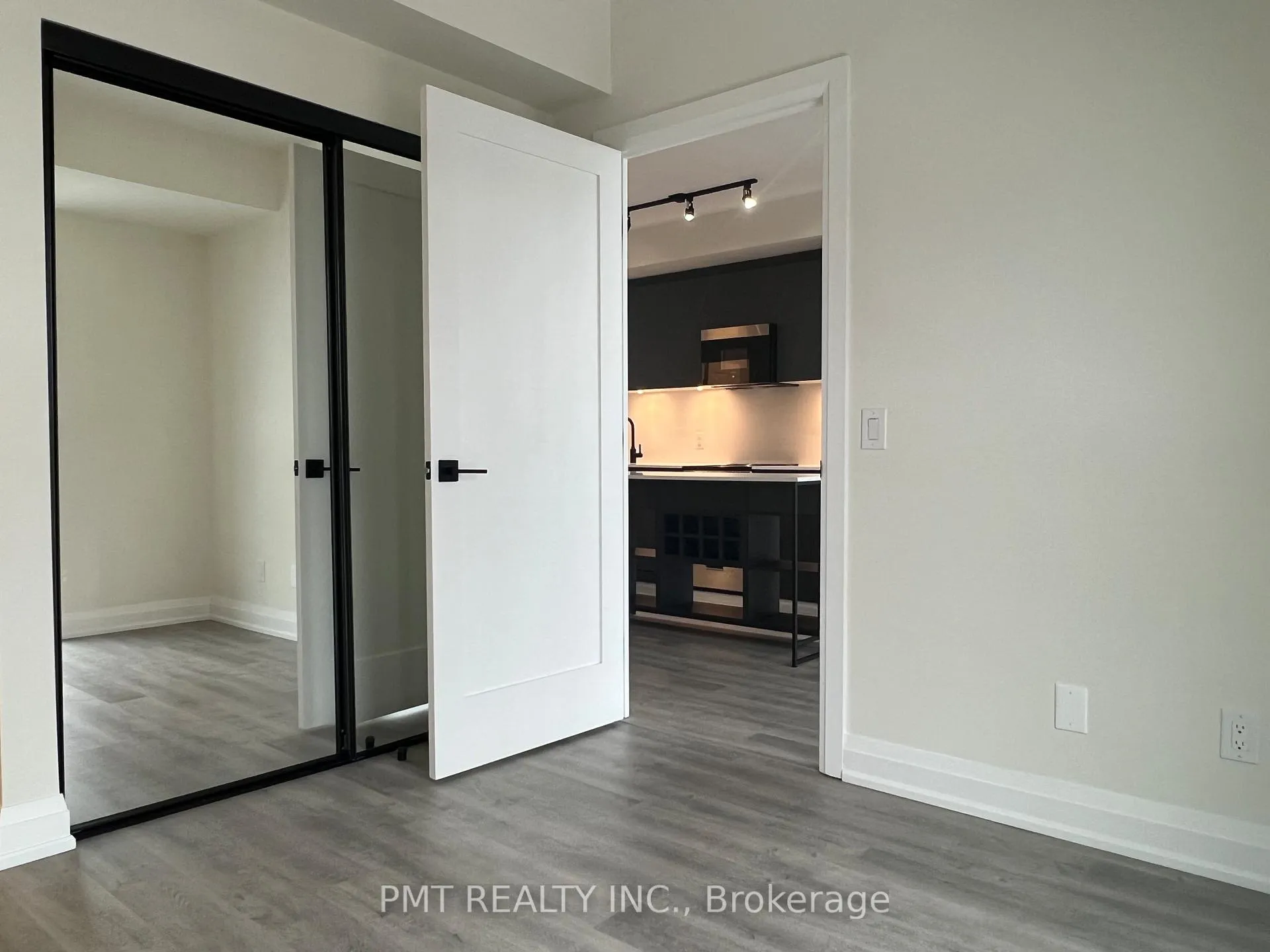 Photo 10 of Unit 907, 2369 Danforth Avenue, Toronto, East End-Danforth — HOMEH