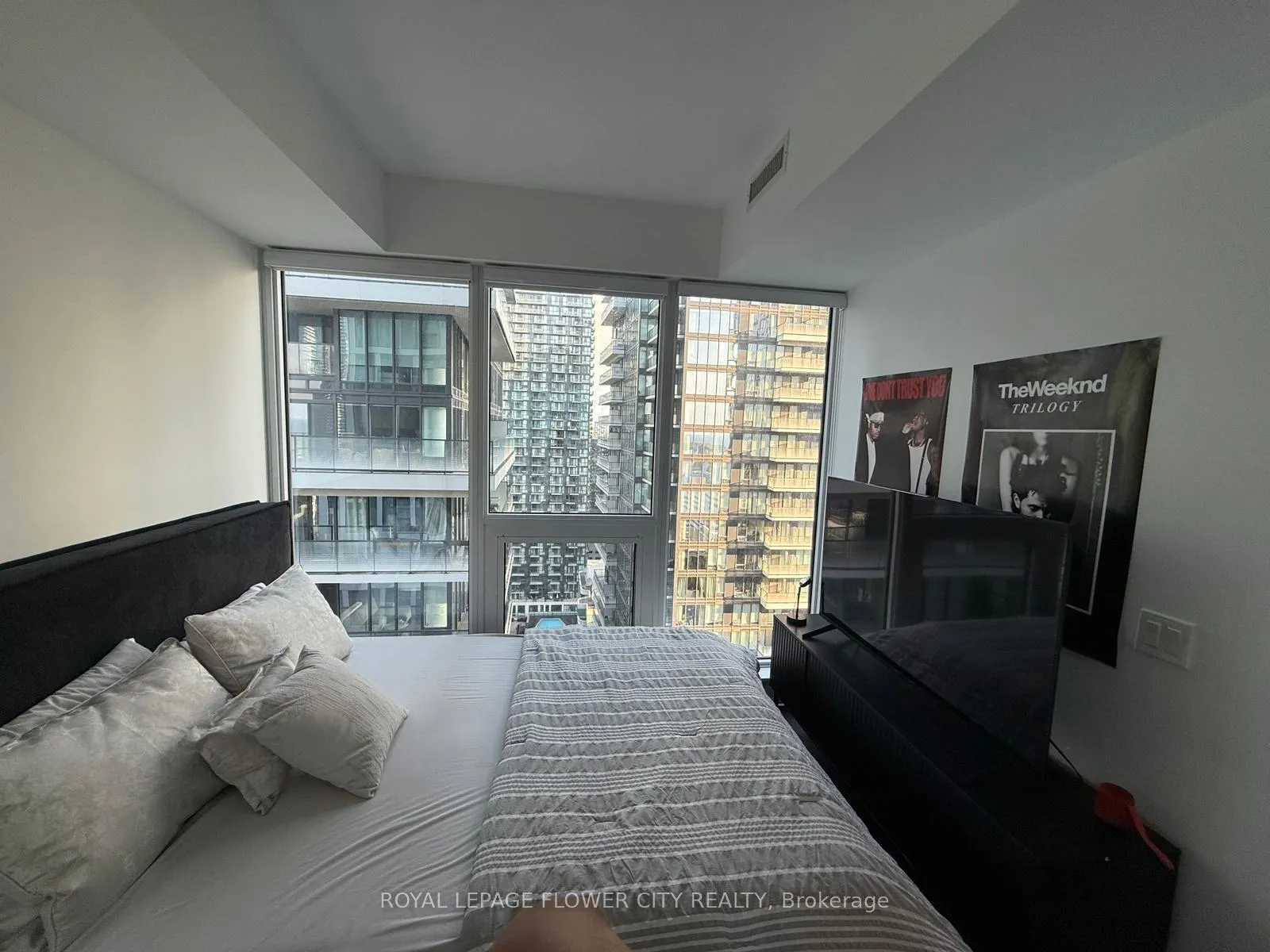 Photo 4 of Unit 3907, 55 Mercer Street, Toronto, Waterfront Communities — HOMEH