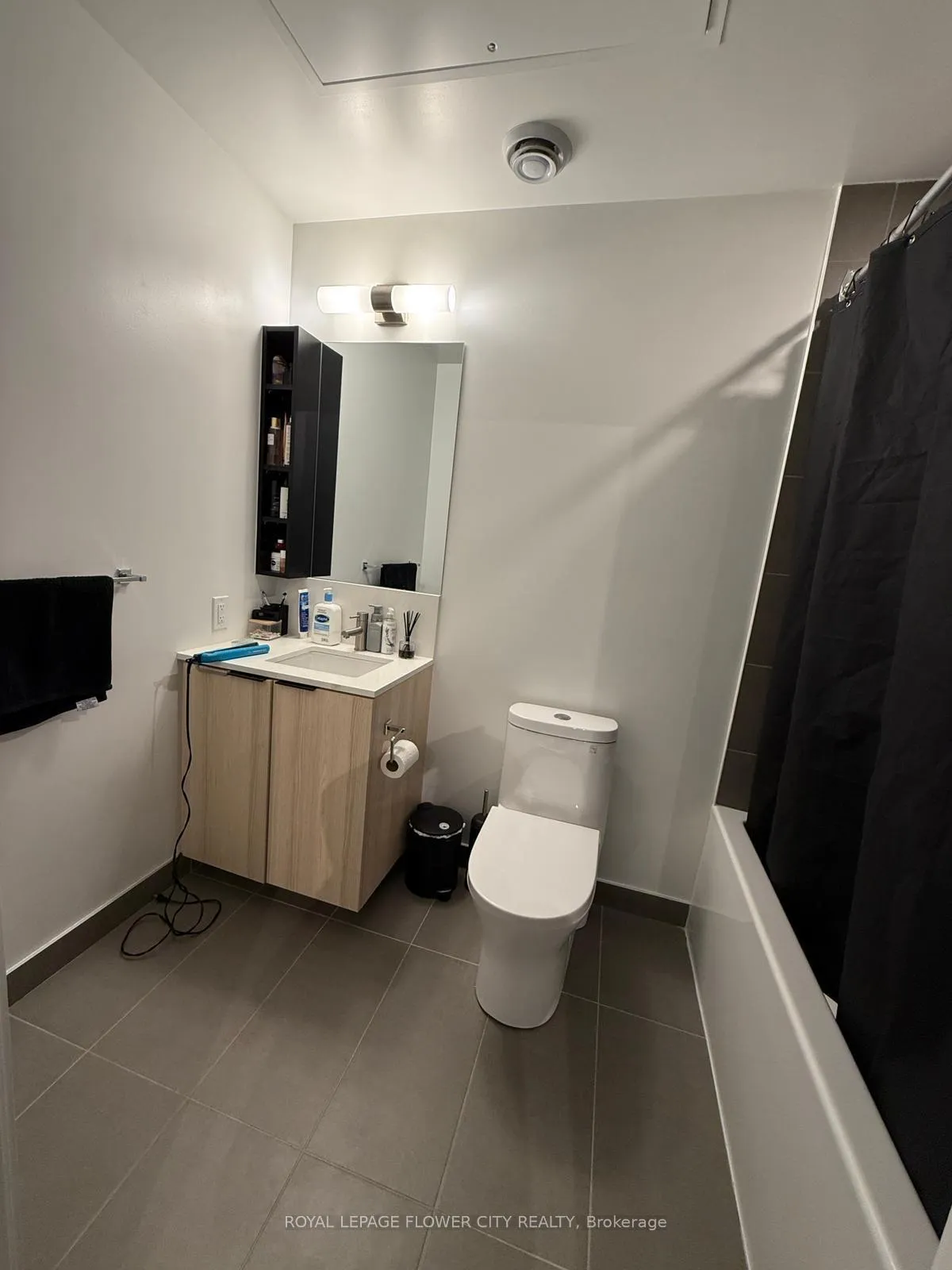 Photo 5 of Unit 3907, 55 Mercer Street, Toronto, Waterfront Communities — HOMEH
