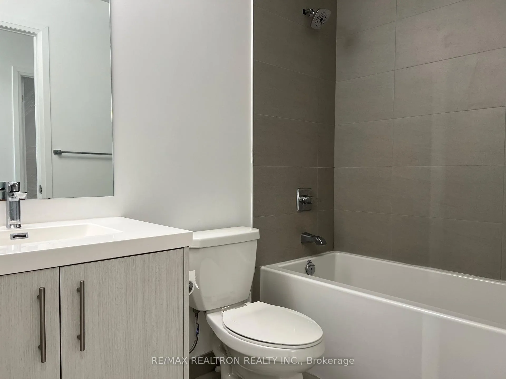 Photo 4 of Unit 817, 286 Main Street, Toronto, East End-Danforth — HOMEH