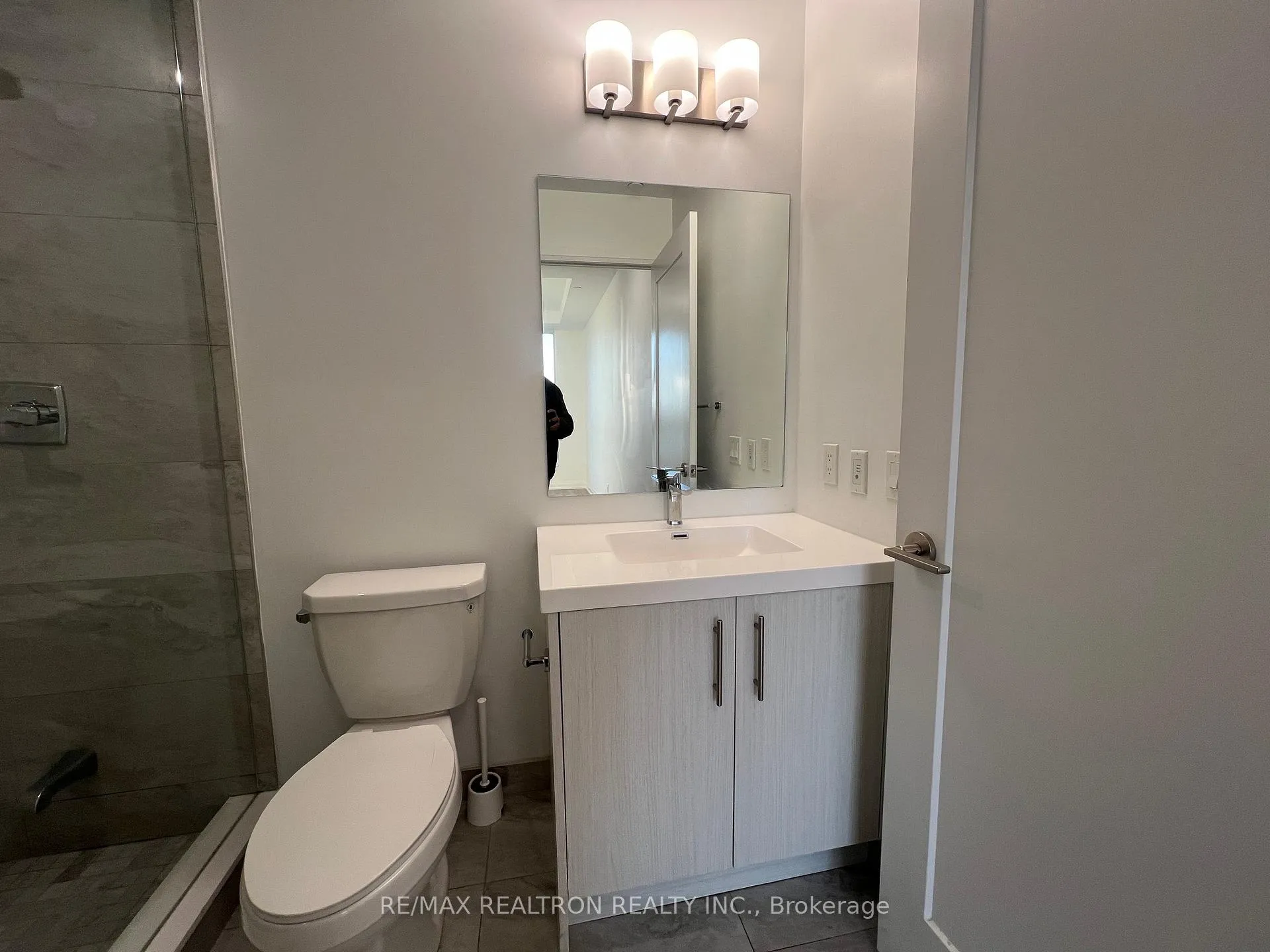 Photo 5 of Unit 817, 286 Main Street, Toronto, East End-Danforth — HOMEH