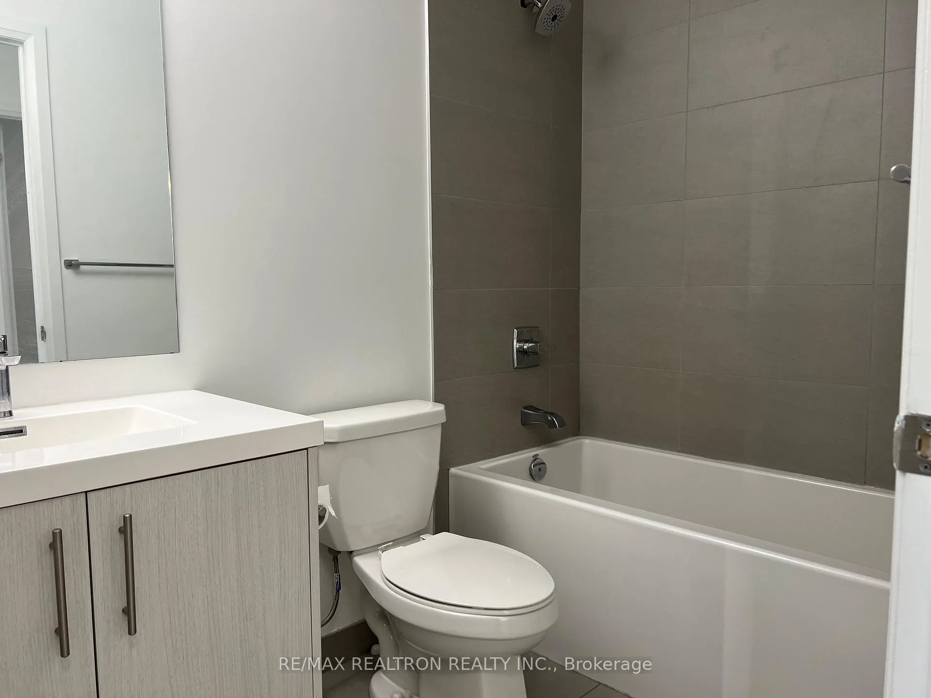 Photo 6 of Unit 817, 286 Main Street, Toronto, East End-Danforth — HOMEH