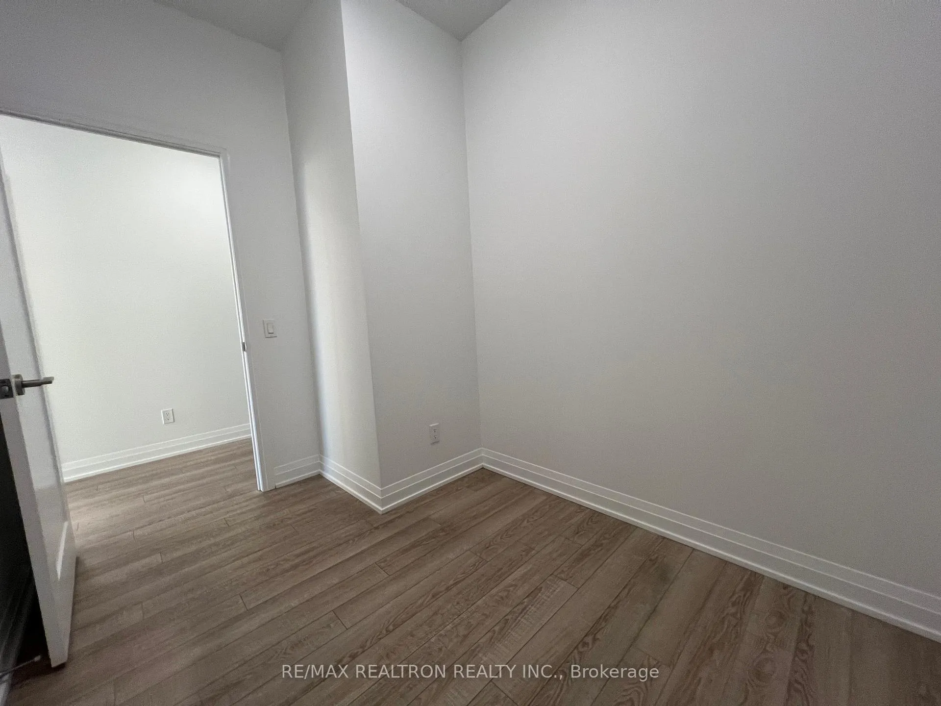 Photo 8 of Unit 817, 286 Main Street, Toronto, East End-Danforth — HOMEH