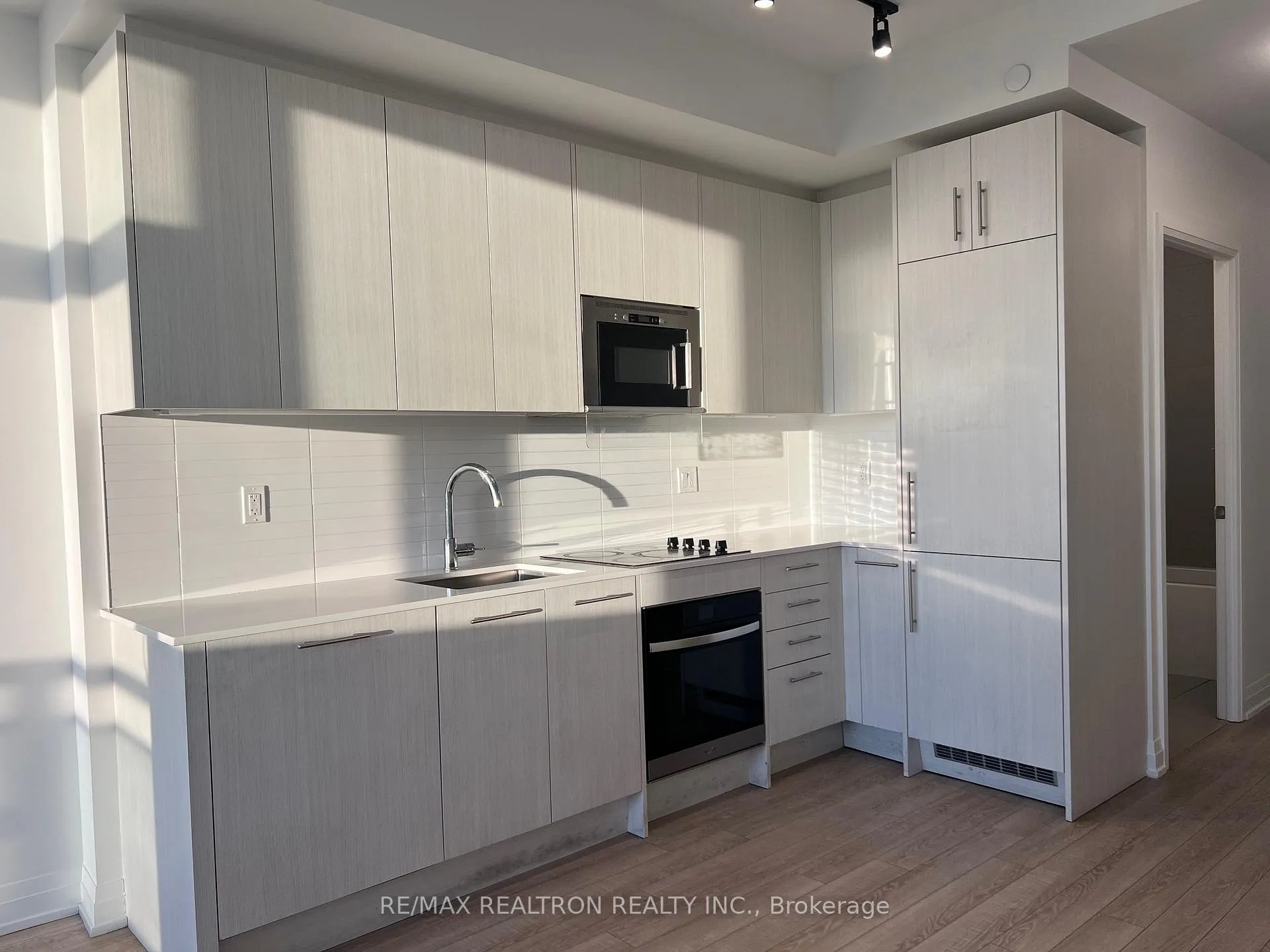 Photo 10 of Unit 817, 286 Main Street, Toronto, East End-Danforth — HOMEH