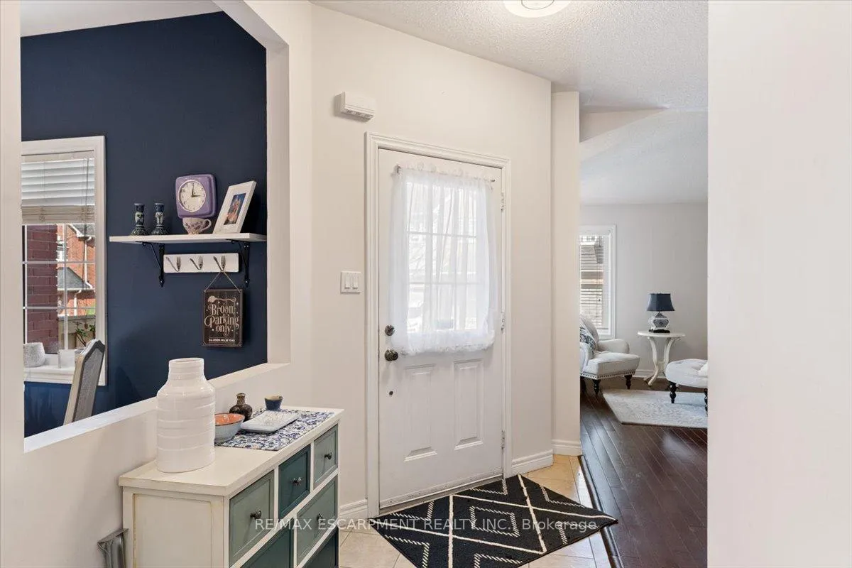 Photo 4 of Unit 6, 100 Beddoe Drive, Hamilton, Chedoke Park — HOMEH
