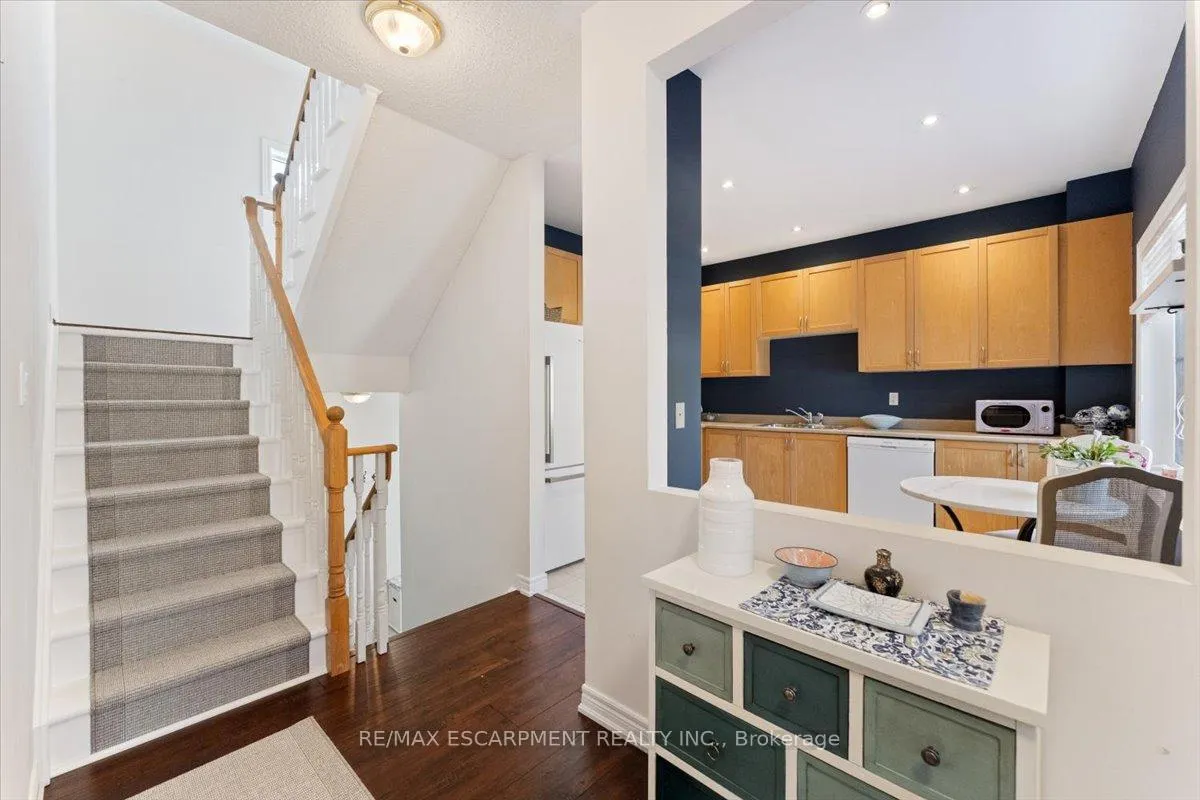 Photo 11 of Unit 6, 100 Beddoe Drive, Hamilton, Chedoke Park — HOMEH