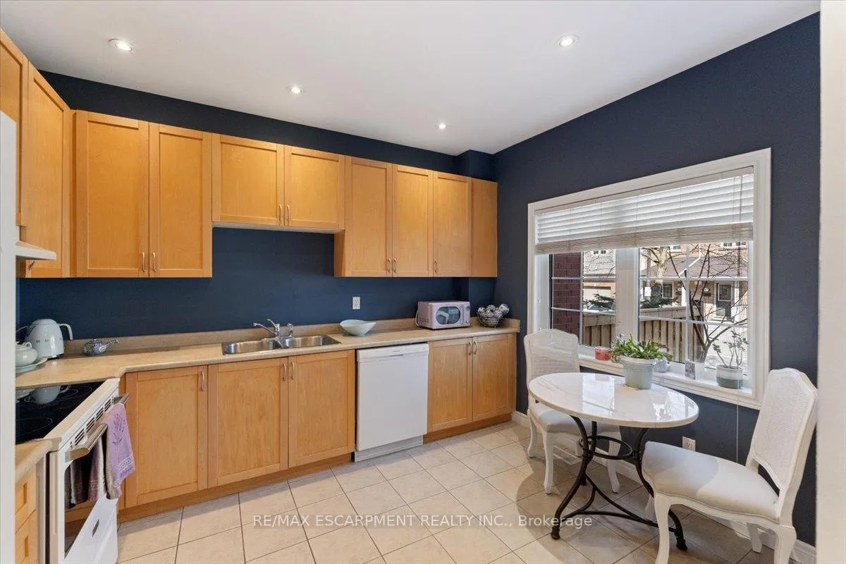 Photo 12 of Unit 6, 100 Beddoe Drive, Hamilton, Chedoke Park — HOMEH