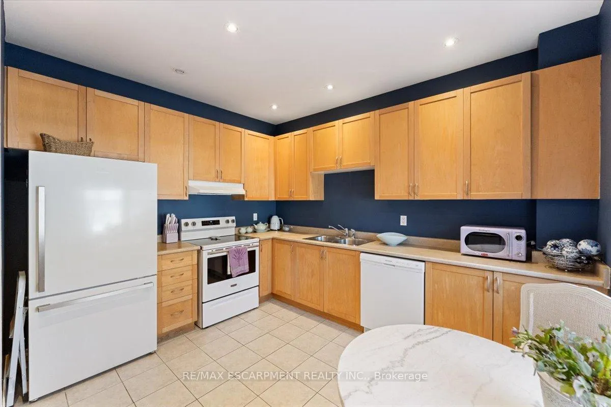 Photo 13 of Unit 6, 100 Beddoe Drive, Hamilton, Chedoke Park — HOMEH