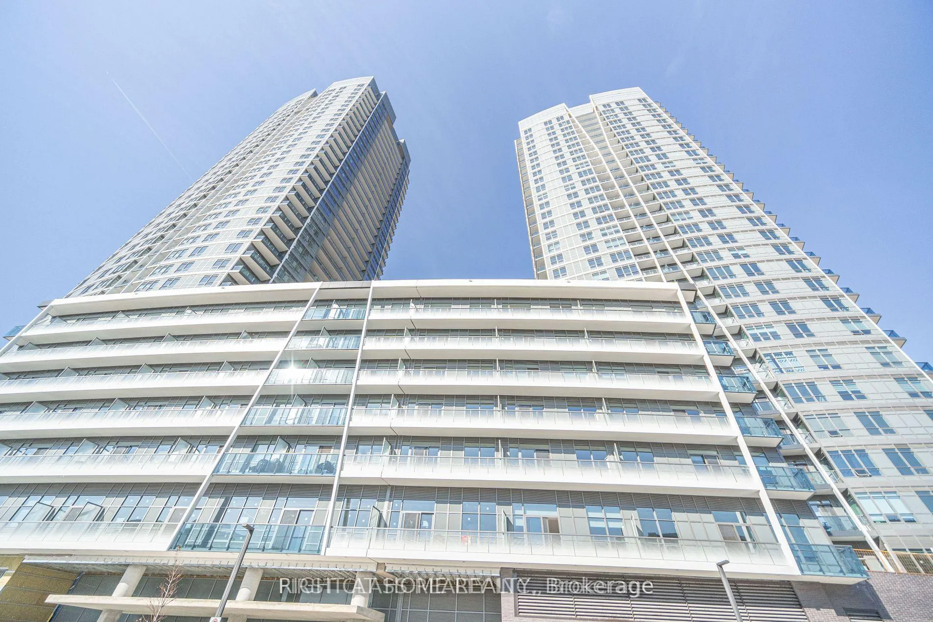 Photo 25 of Unit 2004, 30 Upper Mall Way, Vaughan, Brownridge — HOMEH