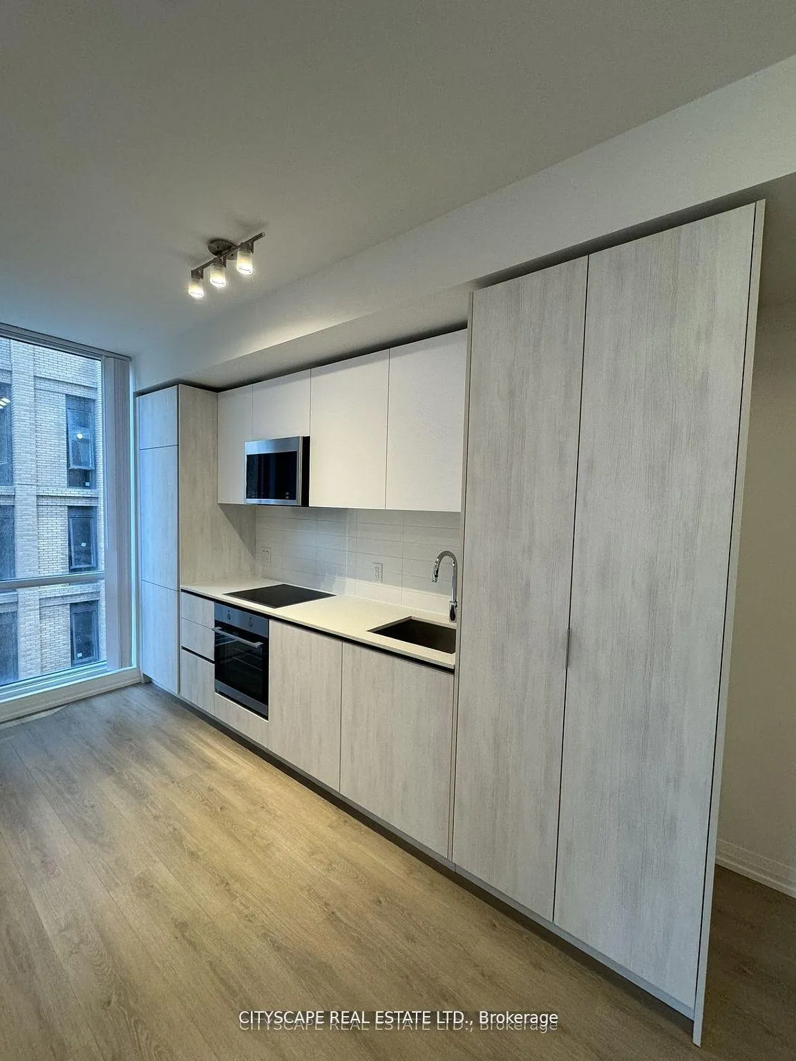 Photo 3 of Unit 2009, 8 Widmer Street, Toronto, Waterfront Communities — HOMEH