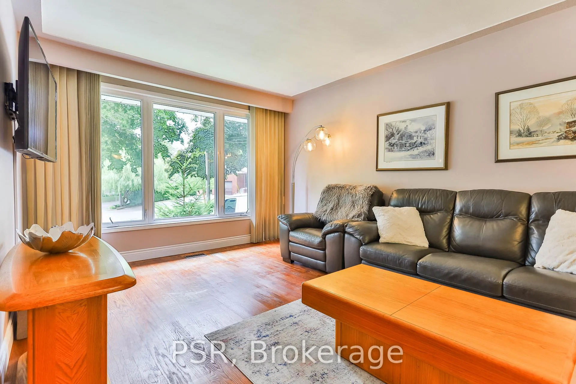 Photo 2 of 16 Colmar Place, Hamilton, Dundas — HOMEH
