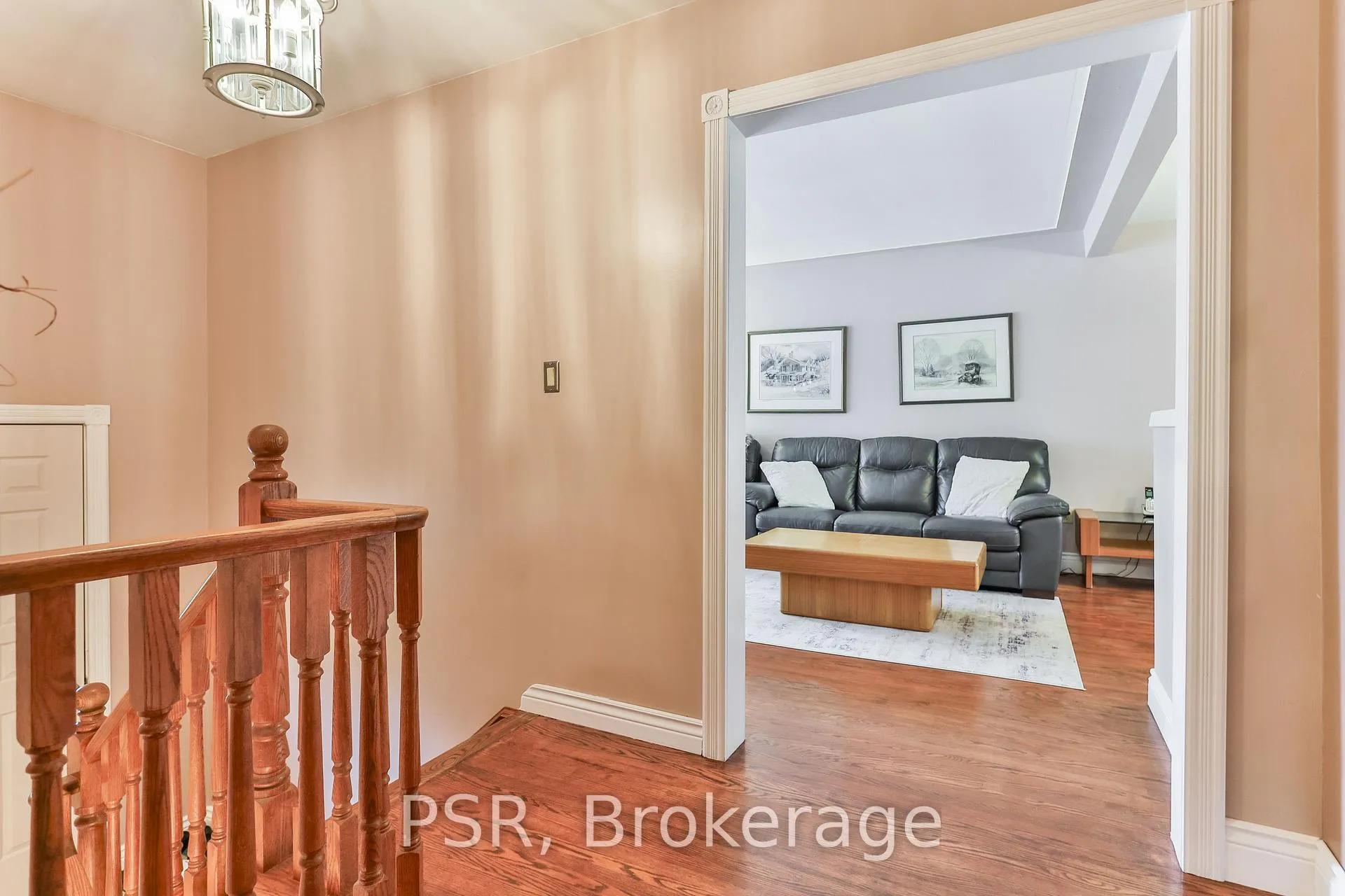 Photo 5 of 16 Colmar Place, Hamilton, Dundas — HOMEH