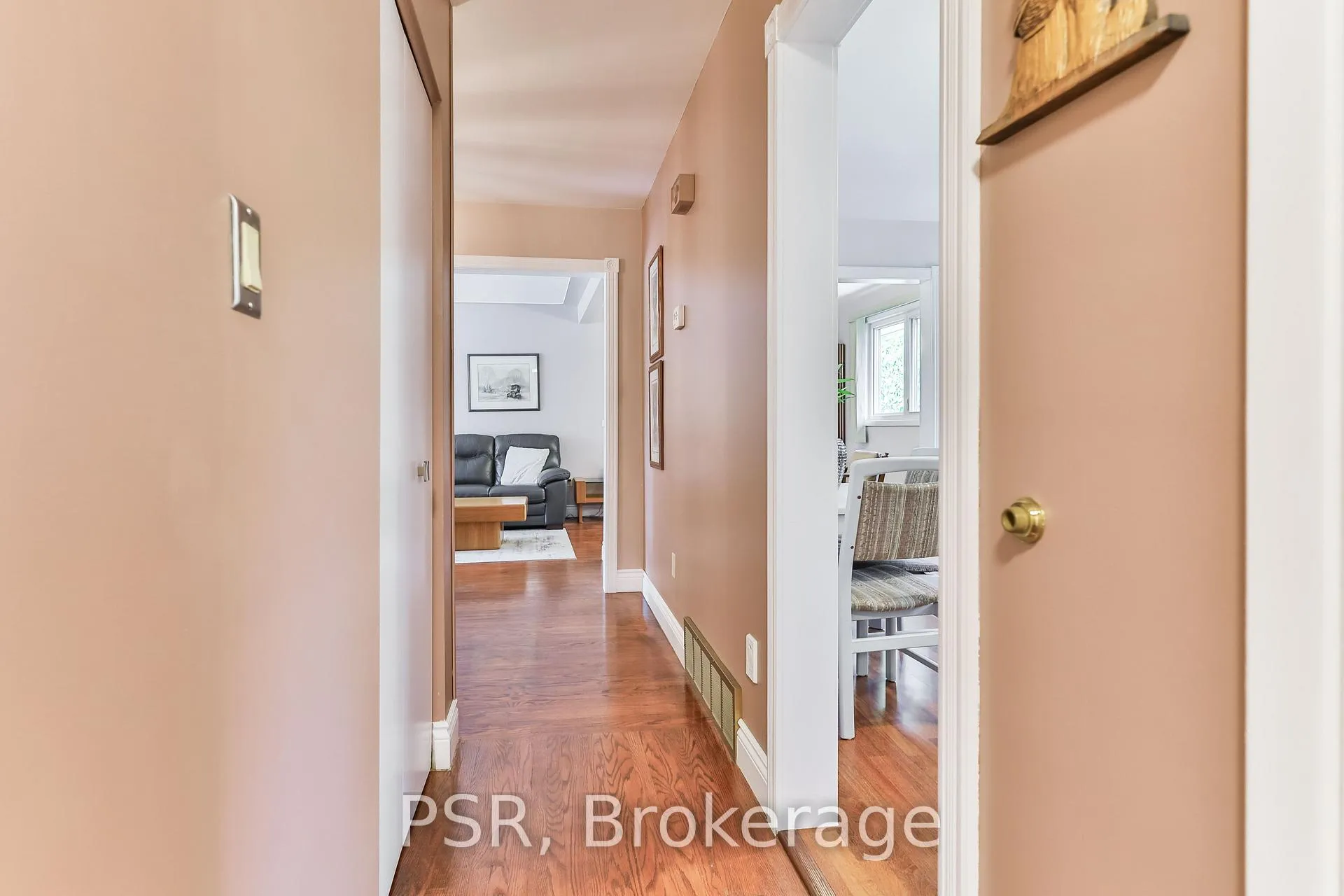 Photo 8 of 16 Colmar Place, Hamilton, Dundas — HOMEH