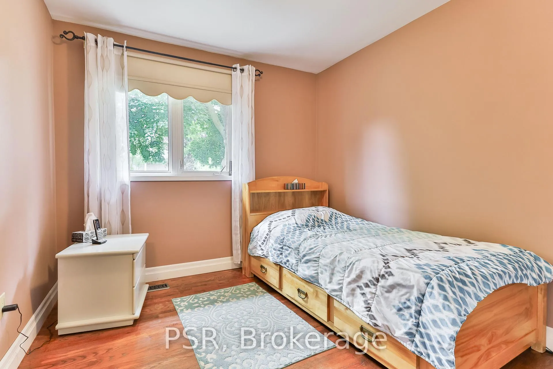 Photo 11 of 16 Colmar Place, Hamilton, Dundas — HOMEH