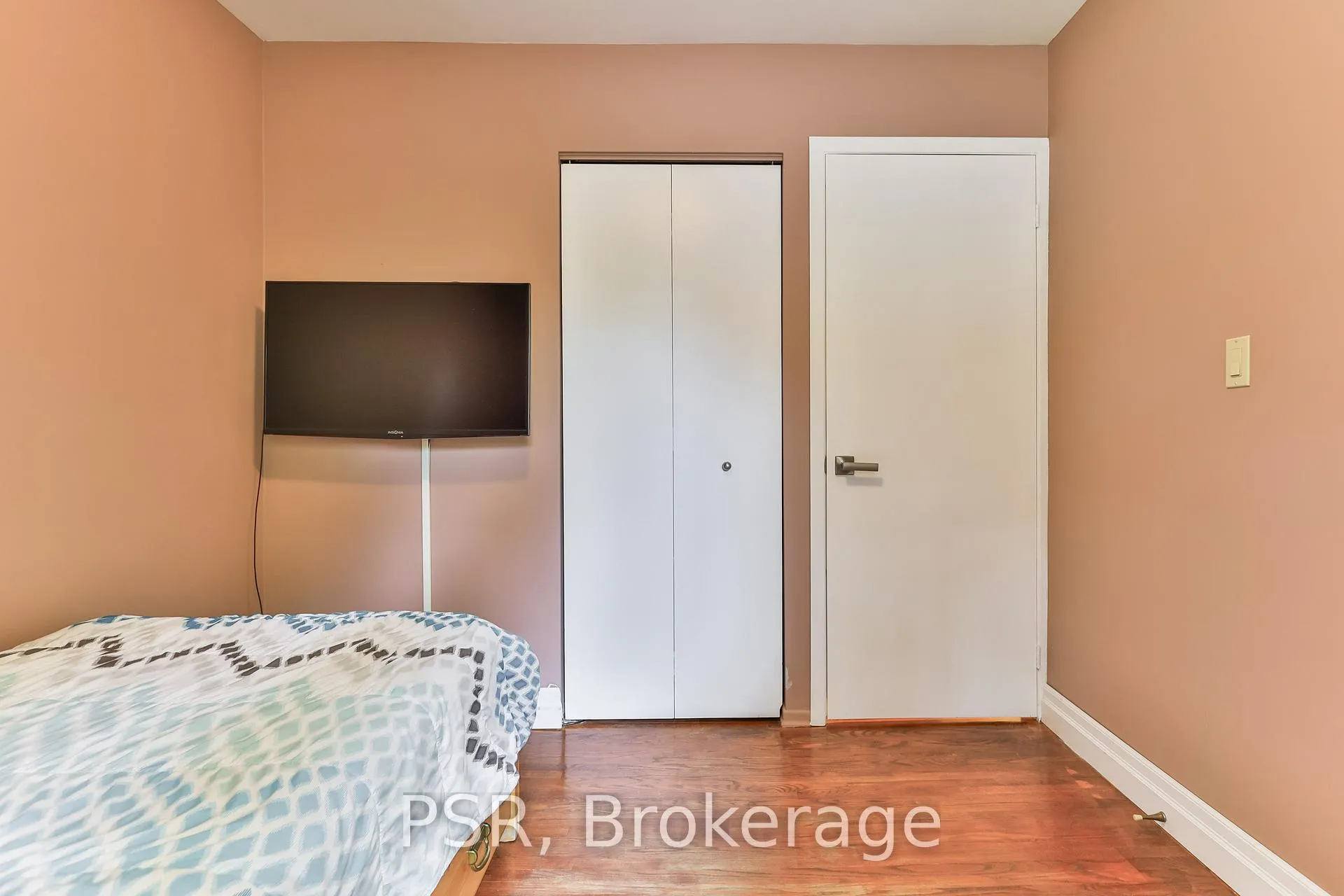 Photo 12 of 16 Colmar Place, Hamilton, Dundas — HOMEH