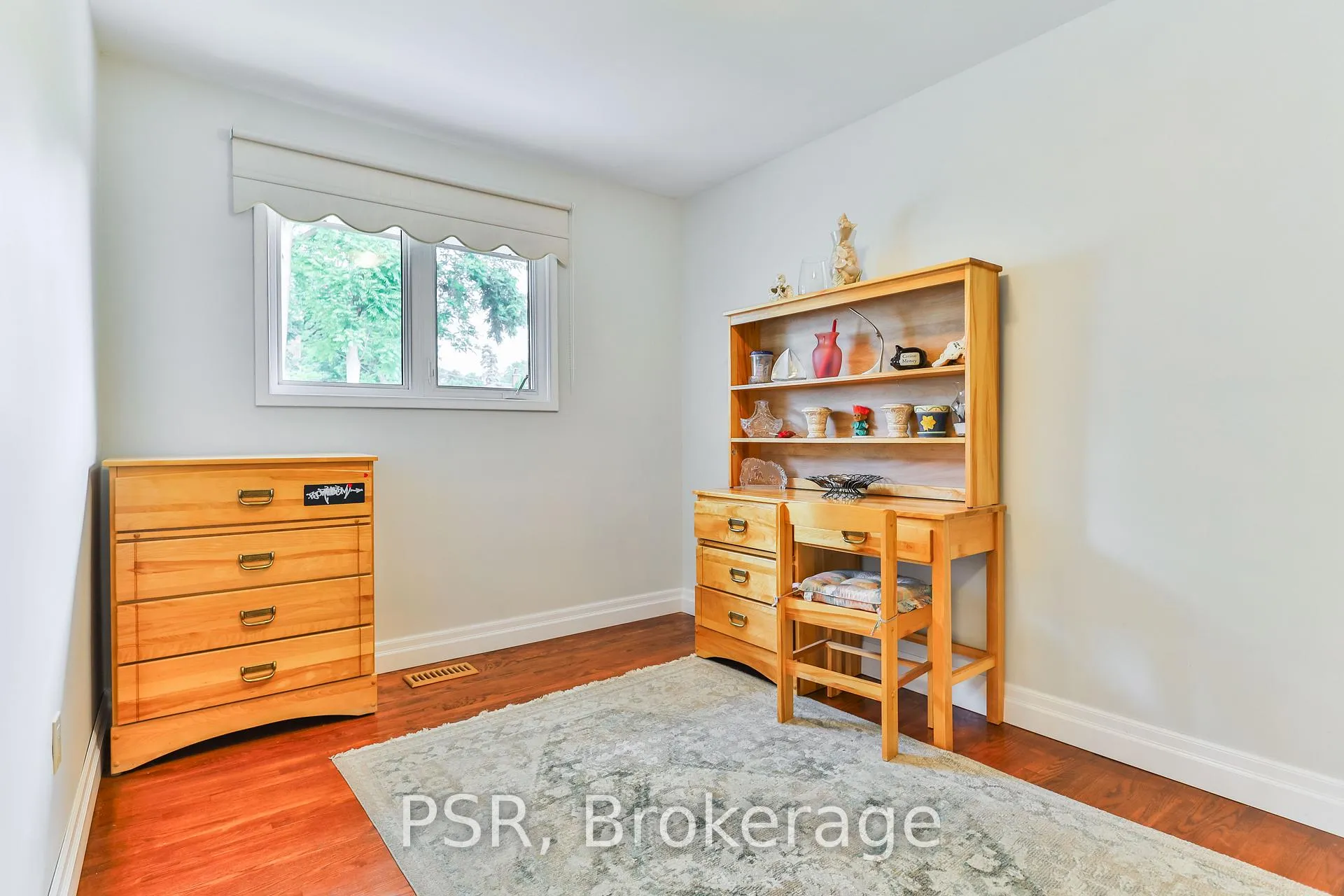 Photo 13 of 16 Colmar Place, Hamilton, Dundas — HOMEH