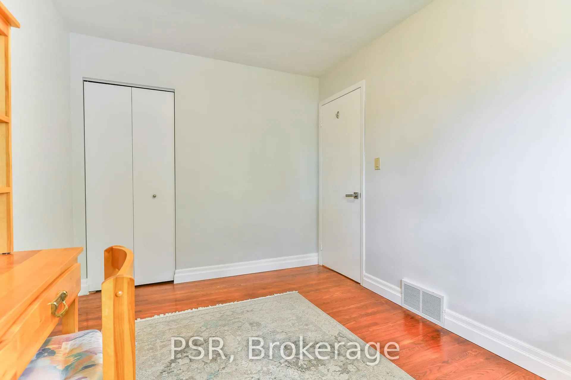 Photo 14 of 16 Colmar Place, Hamilton, Dundas — HOMEH