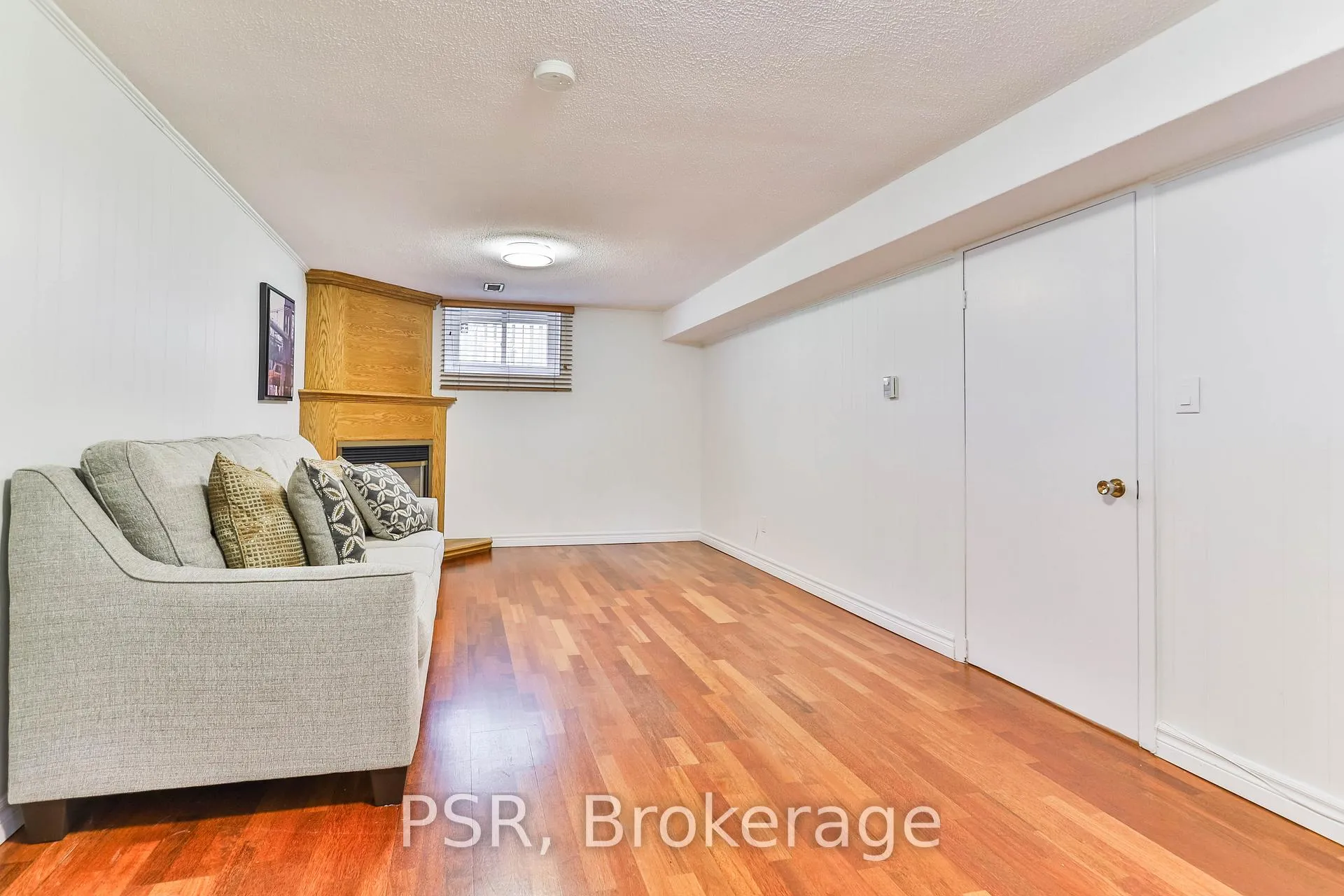 Photo 17 of 16 Colmar Place, Hamilton, Dundas — HOMEH