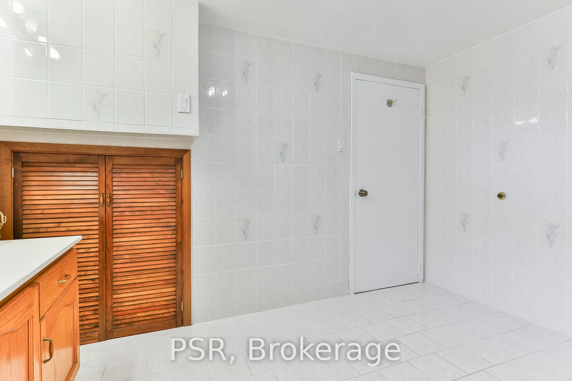 Photo 23 of 16 Colmar Place, Hamilton, Dundas — HOMEH