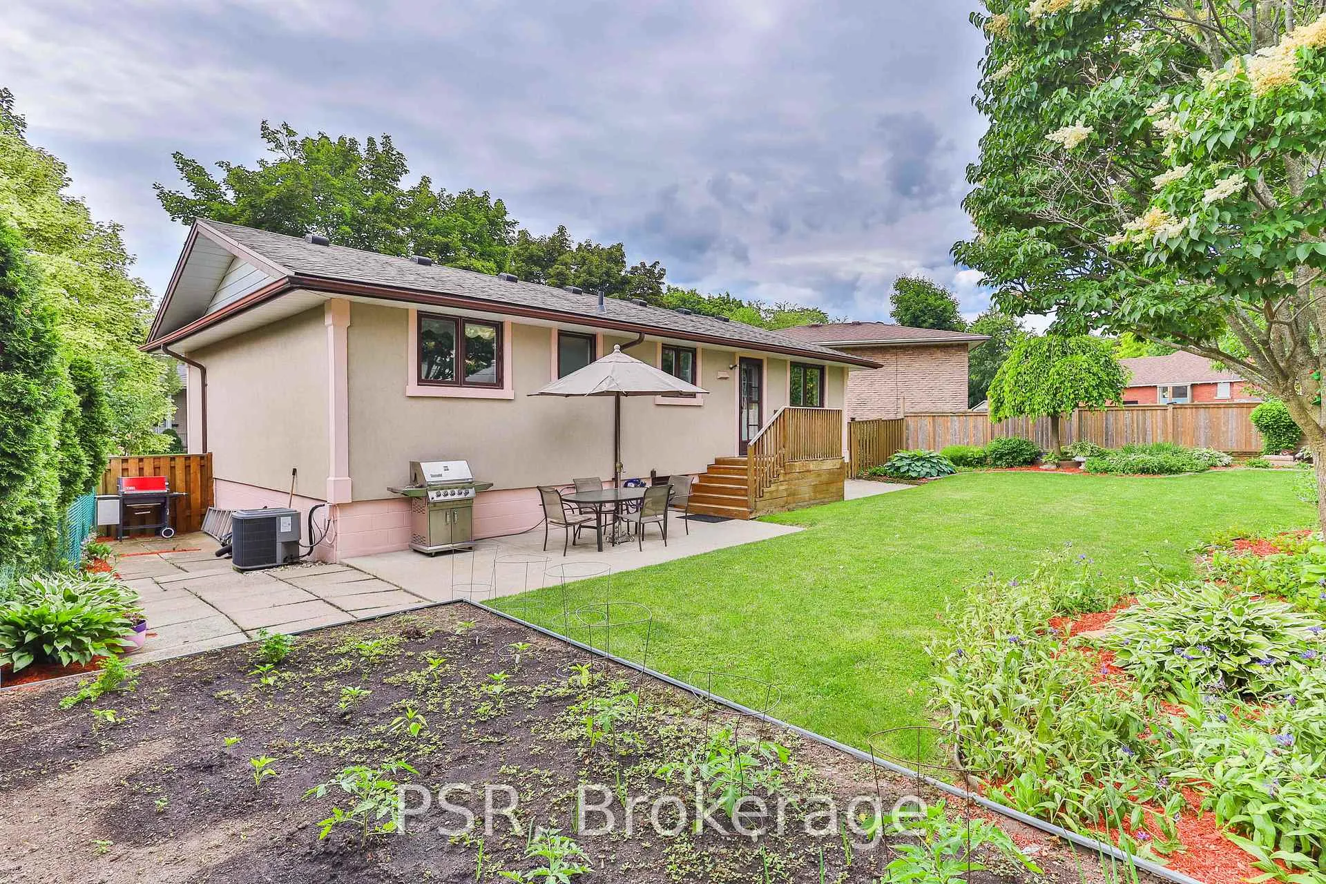 Photo 28 of 16 Colmar Place, Hamilton, Dundas — HOMEH