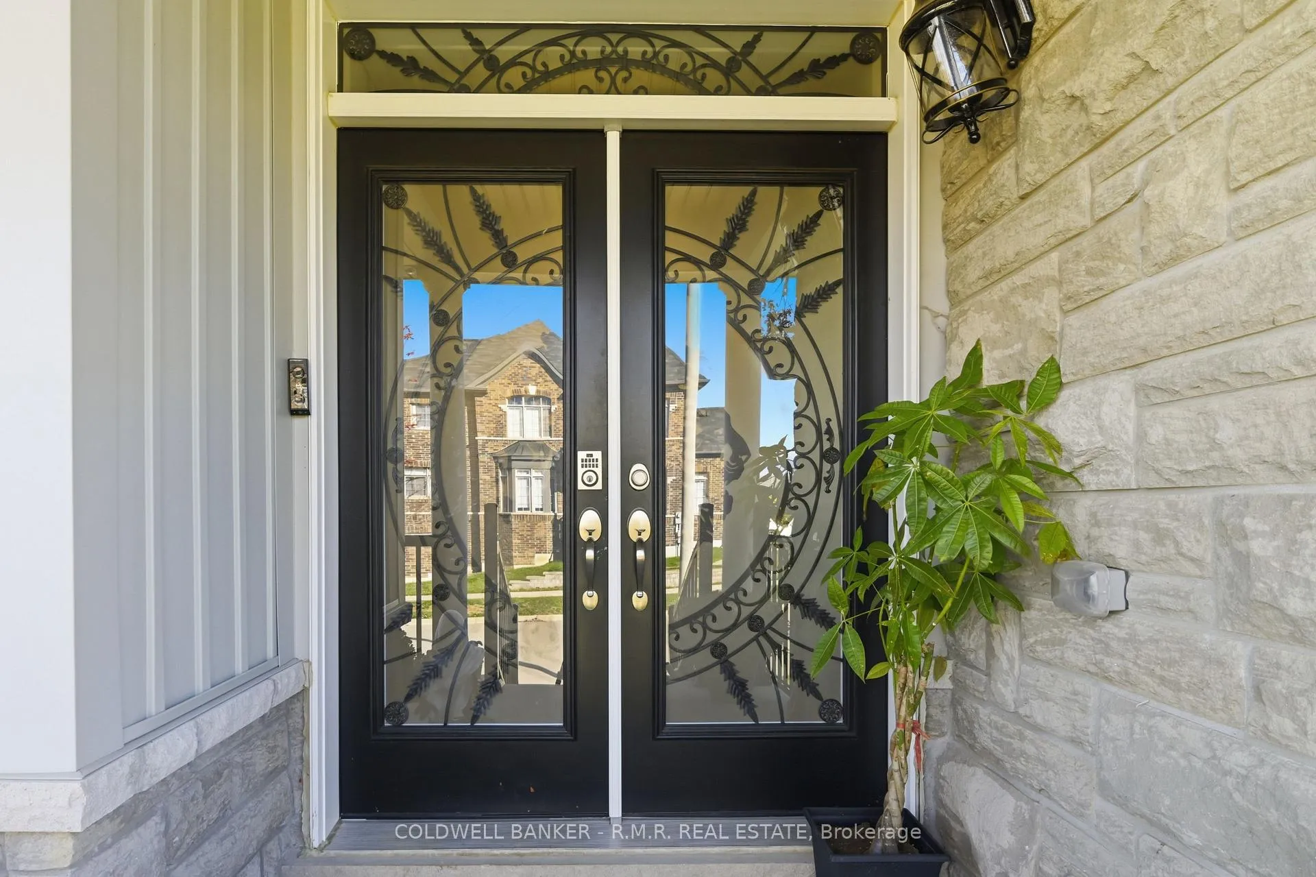 Photo 4 of 27 Barchard Street, Clarington, Newcastle — HOMEH