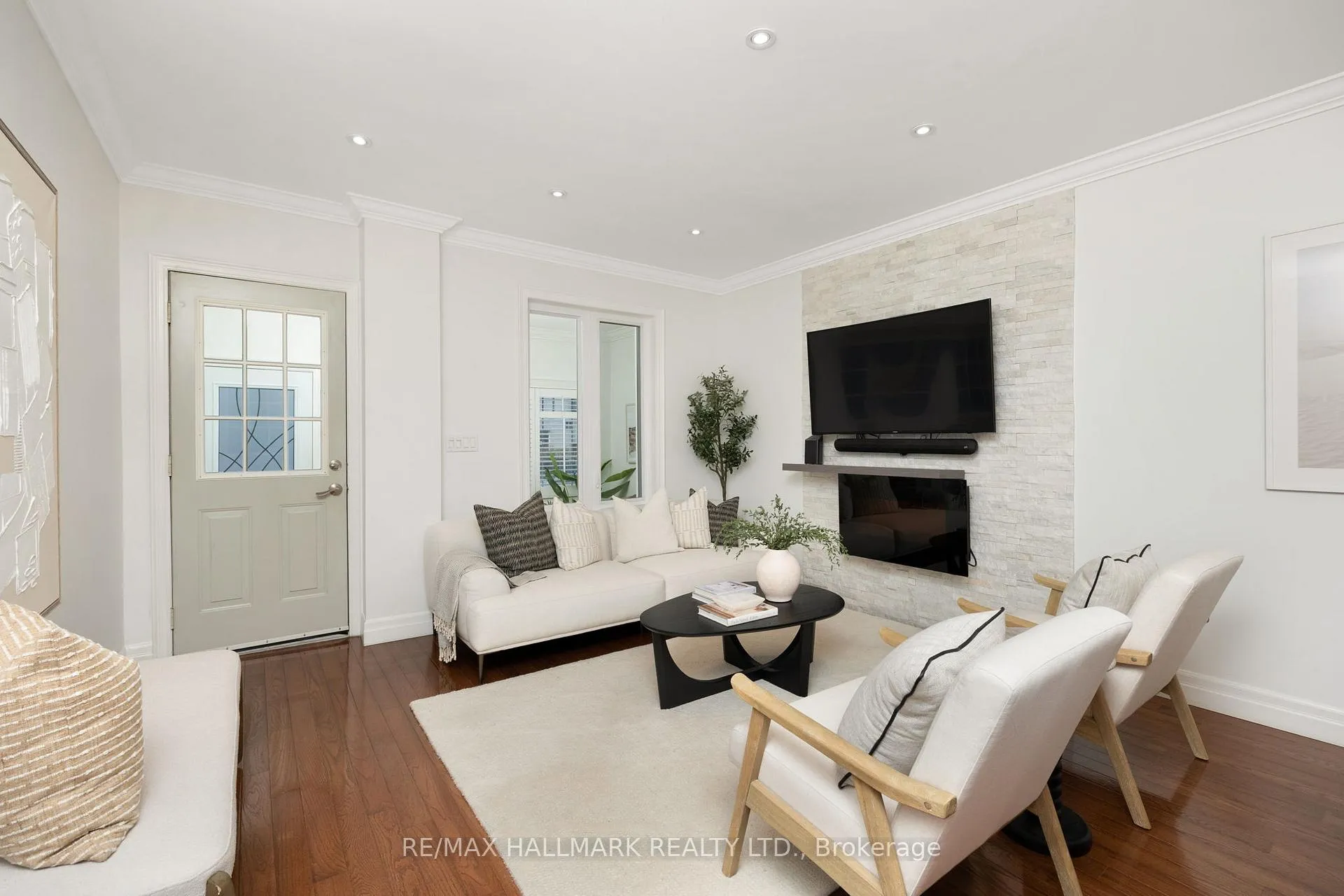 Photo 4 of 43 Baltic Avenue, Toronto, East York — HOMEH