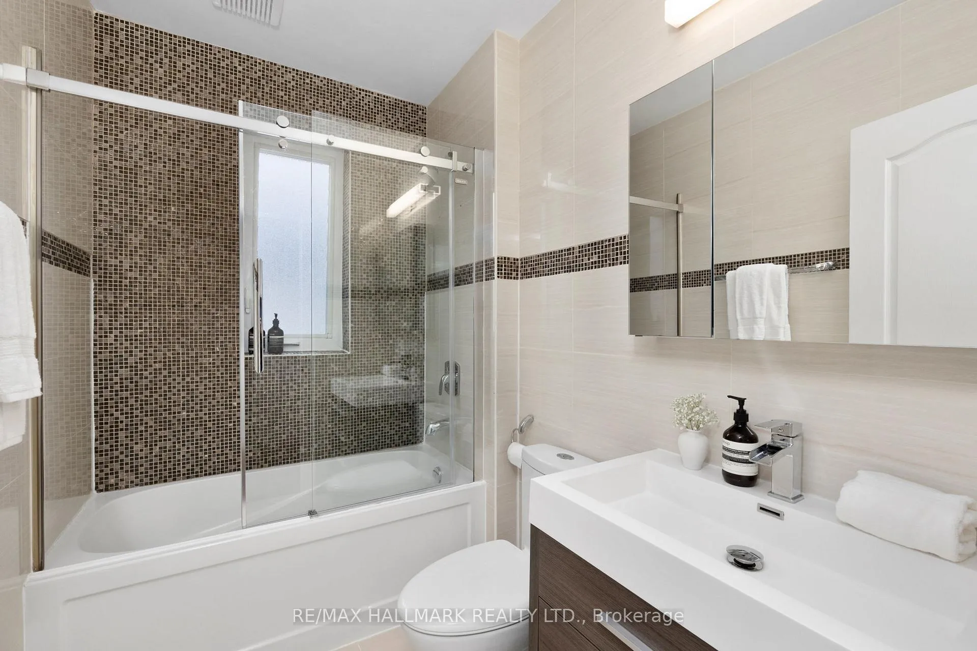 Photo 18 of 43 Baltic Avenue, Toronto, East York — HOMEH