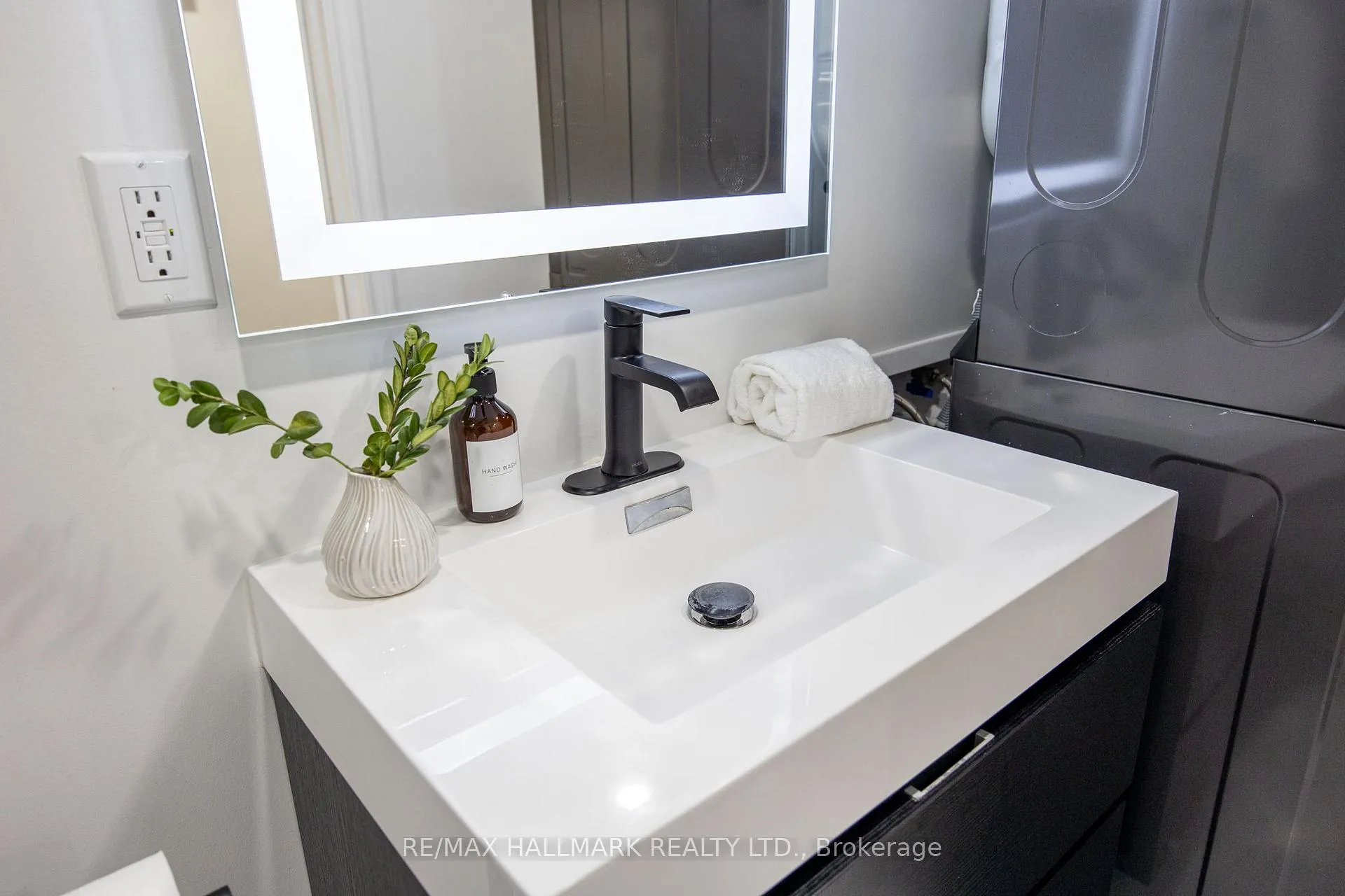 Photo 32 of 43 Baltic Avenue, Toronto, East York — HOMEH