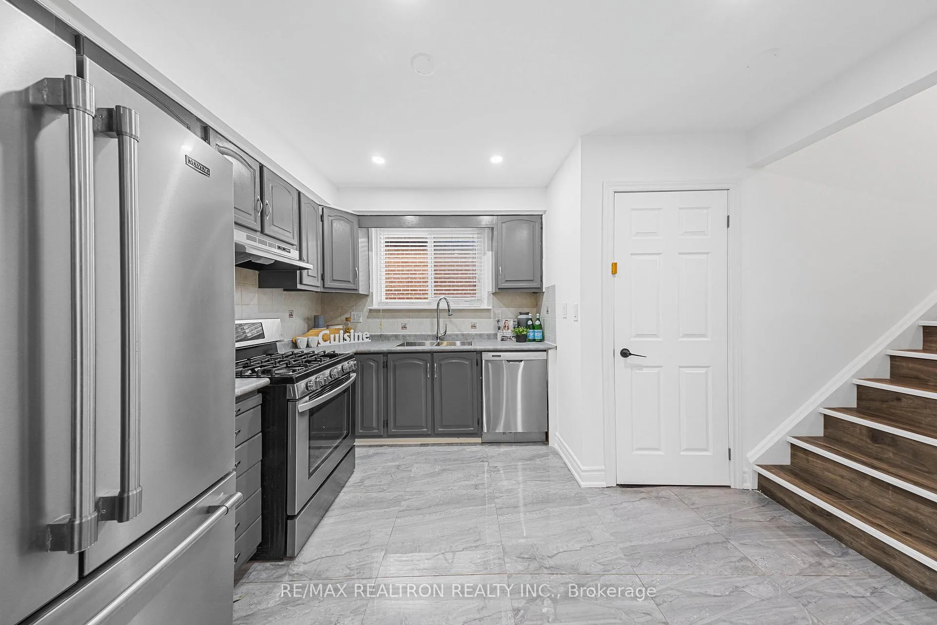 Photo 12 of 101 Guelph Street, Oshawa, Donevan — HOMEH