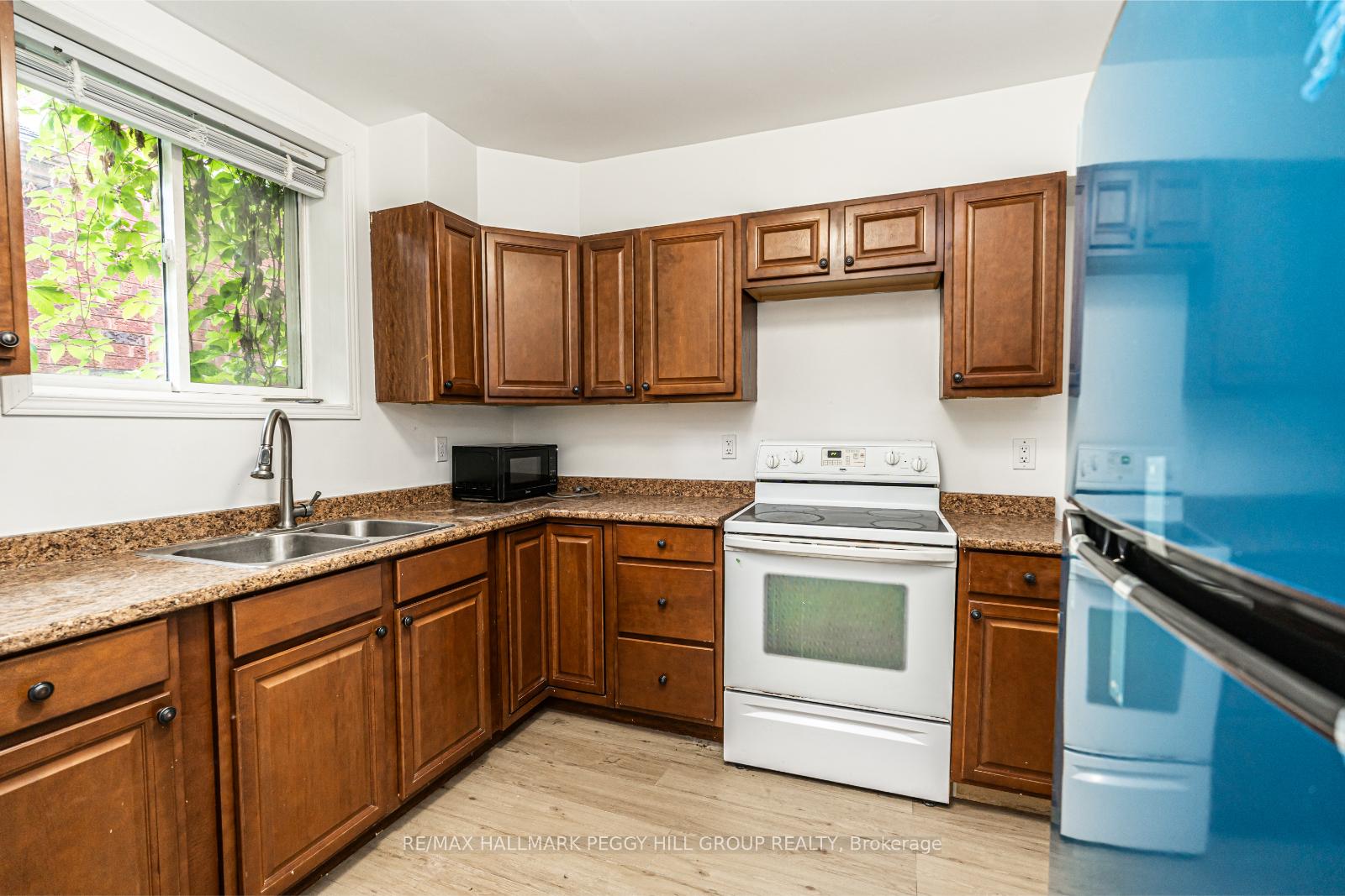 Photo 2 of Unit Lower, 49 Forest Dale Drive, Barrie, Little Lake — HOMEH