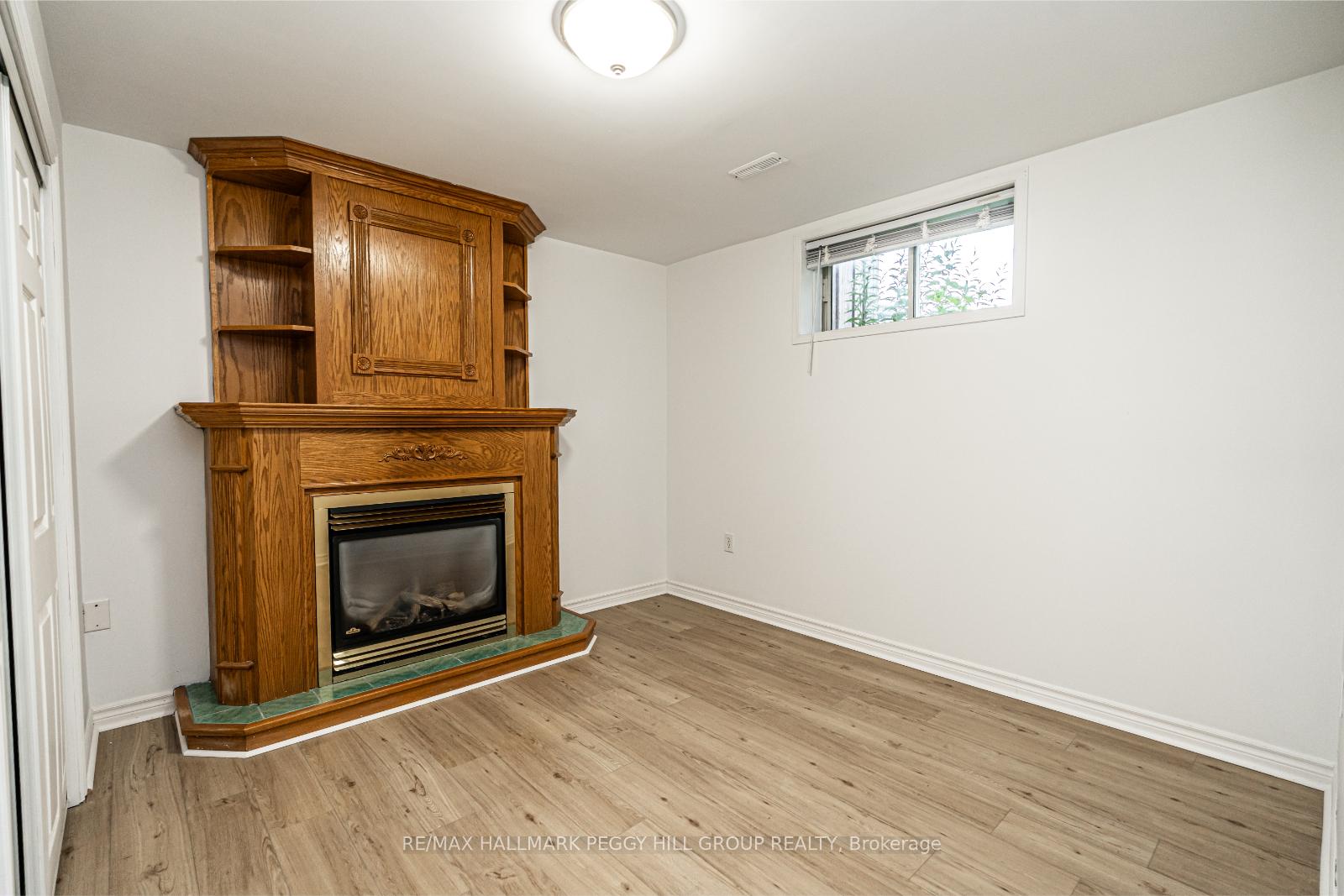 Photo 4 of Unit Lower, 49 Forest Dale Drive, Barrie, Little Lake — HOMEH
