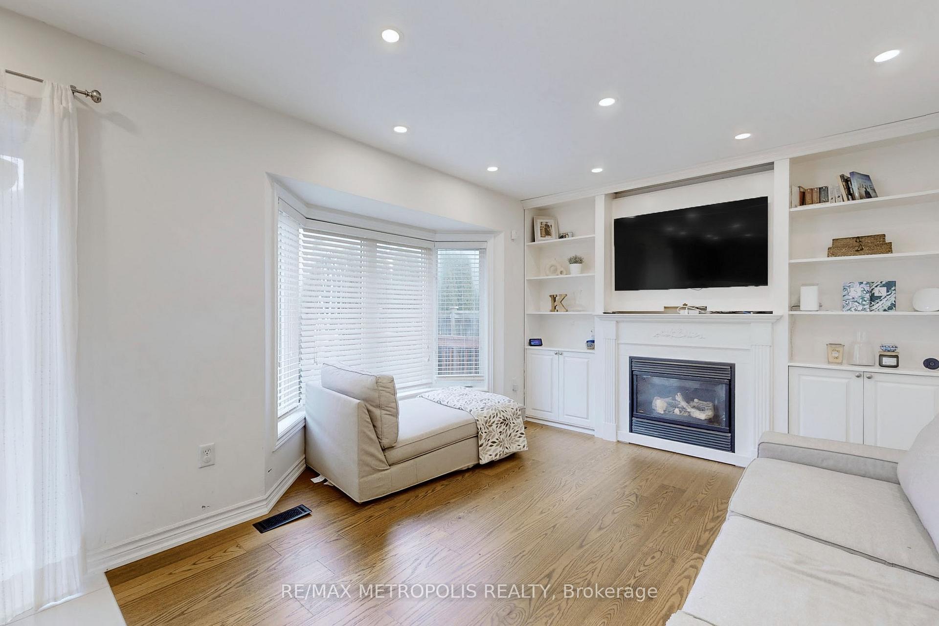Photo 10 of 6 Ryder Crescent, Ajax, Northeast Ajax — HOMEH