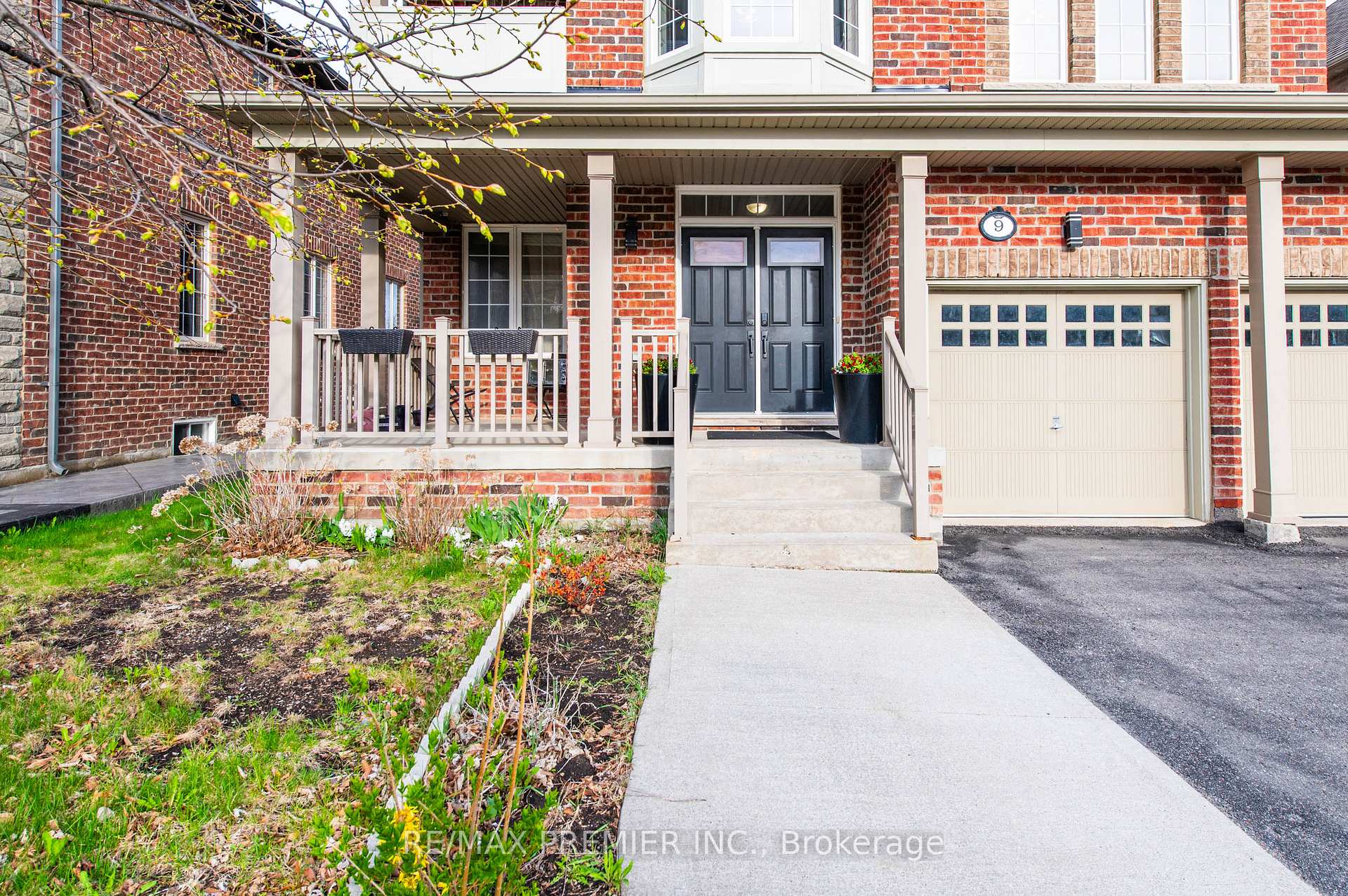 Photo 3 of 9 Twistleton Street, Caledon, Rural Caledon — HOMEH