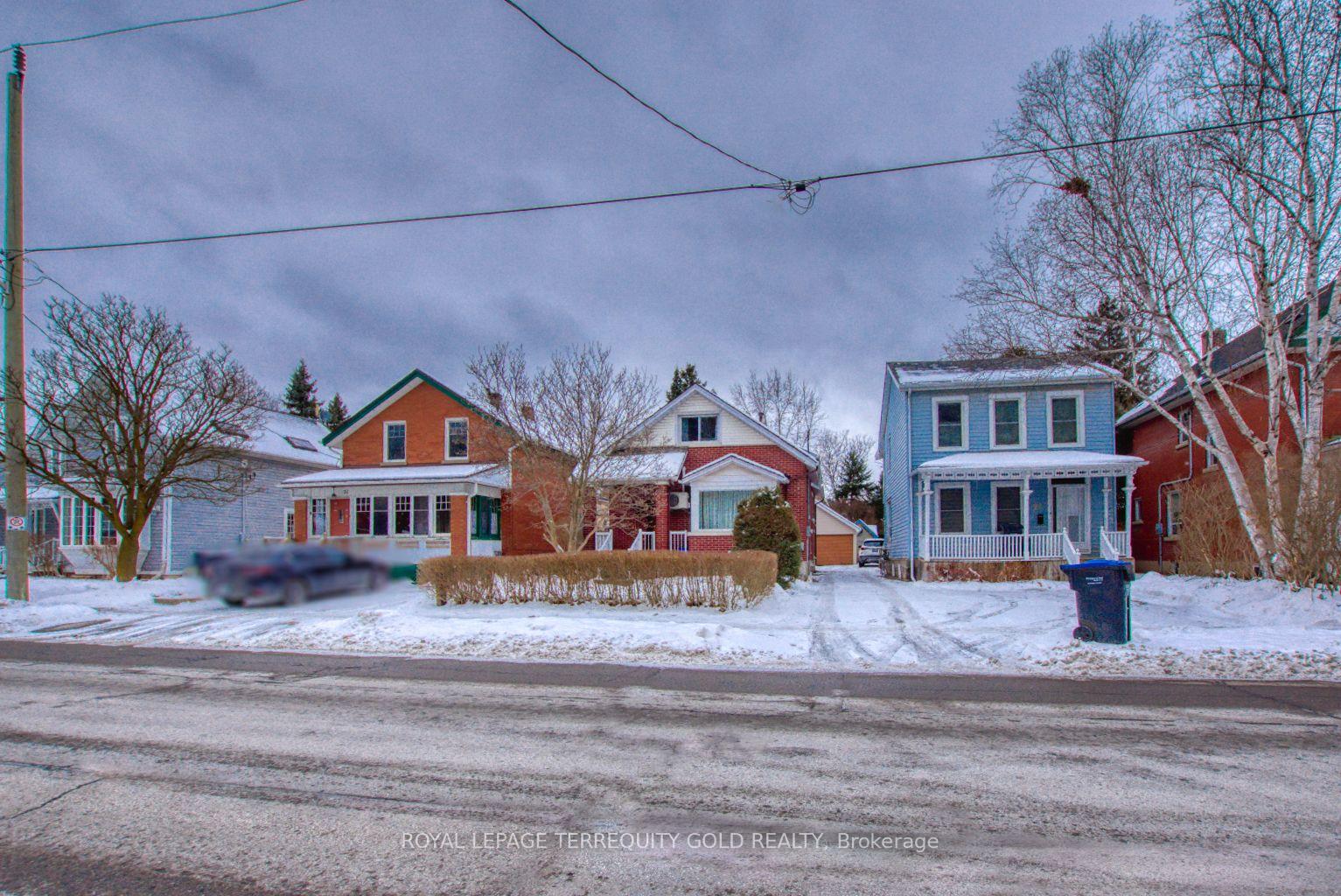 Photo 3 of 23 Mill Street, Brampton, Downtown Brampton — HOMEH