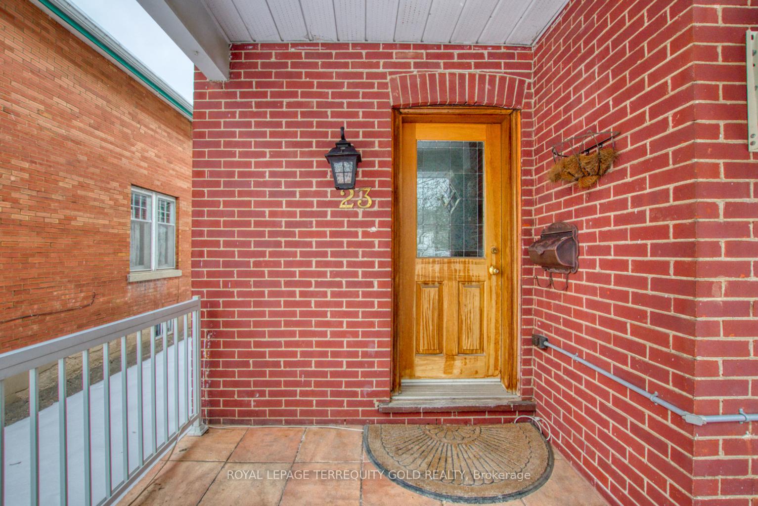 Photo 6 of 23 Mill Street, Brampton, Downtown Brampton — HOMEH