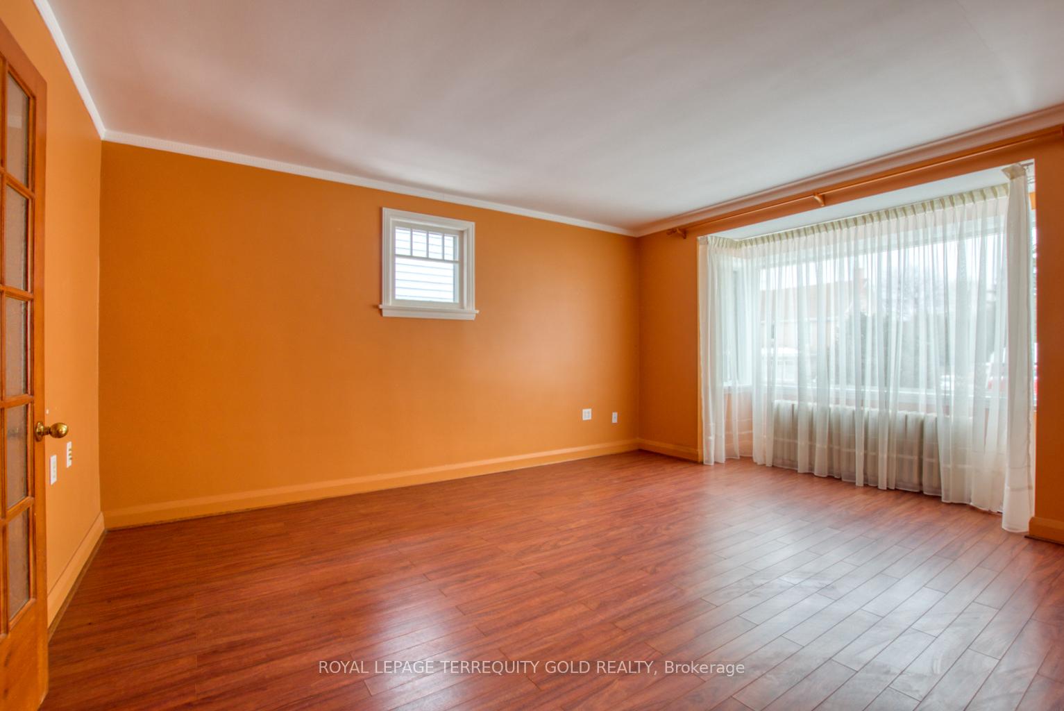 Photo 11 of 23 Mill Street, Brampton, Downtown Brampton — HOMEH