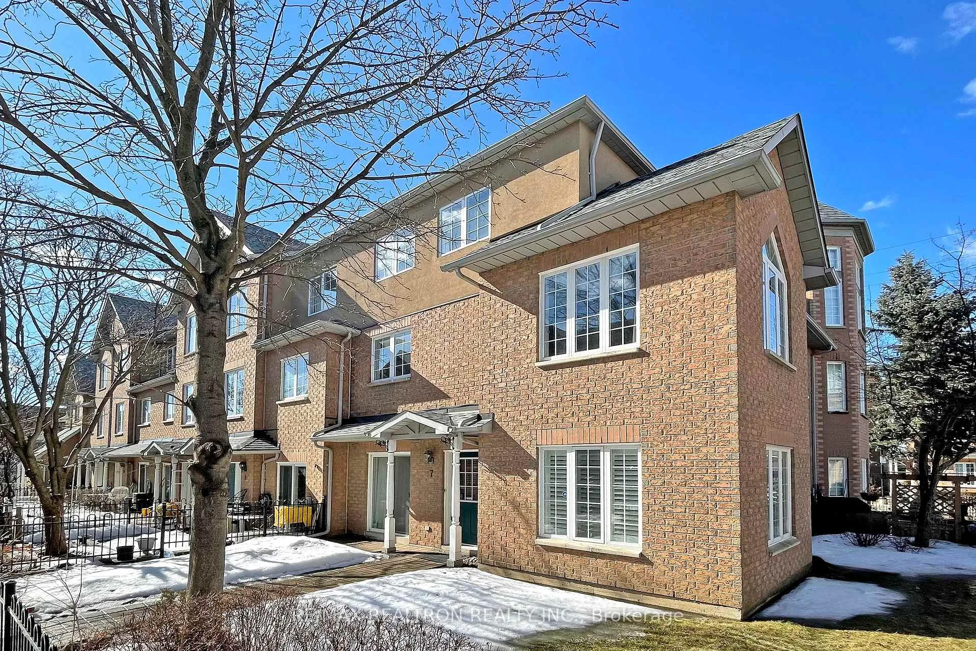 Photo 2 of Unit 7, 2 Cox Boulevard, Markham, Unionville — HOMEH