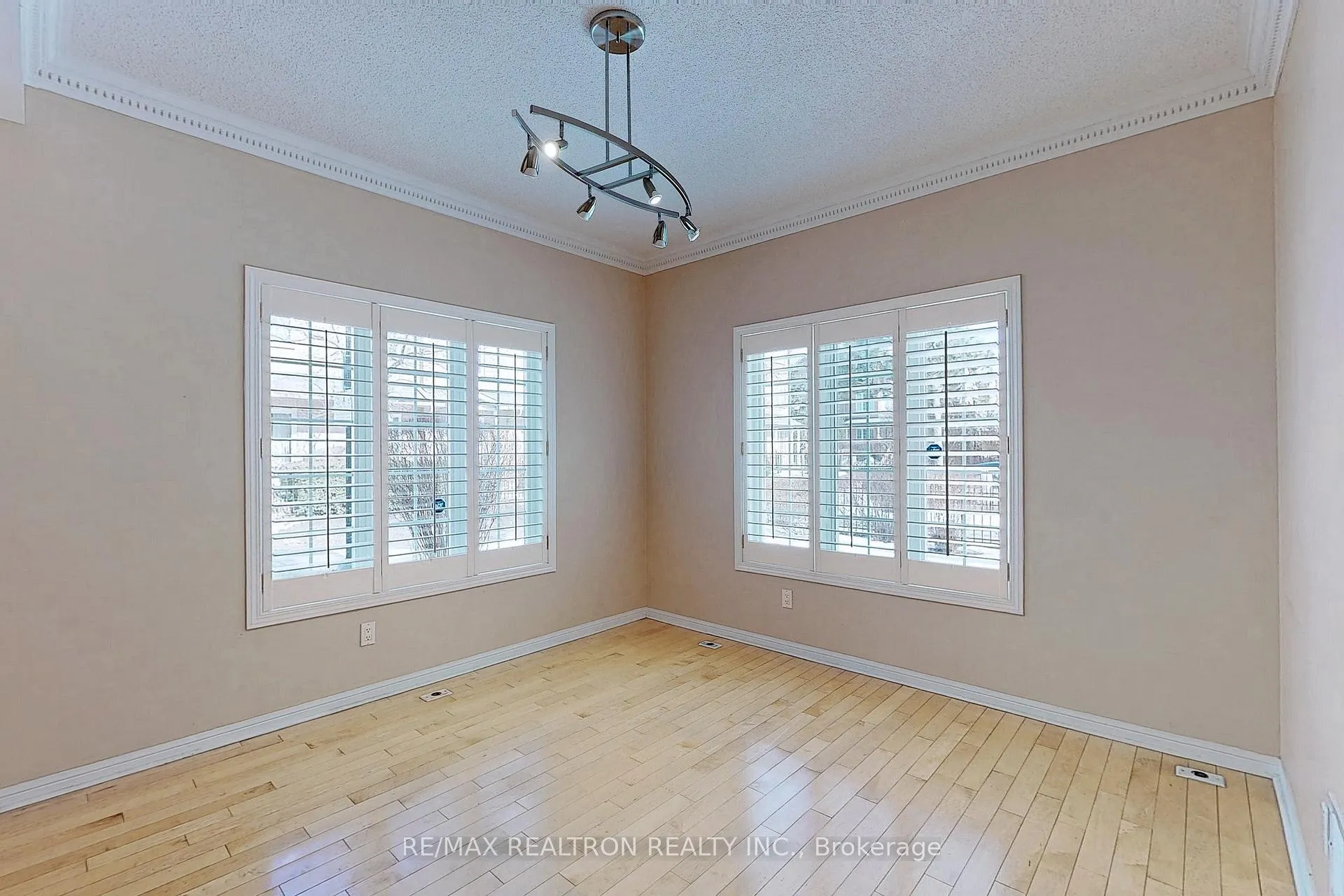 Photo 7 of Unit 7, 2 Cox Boulevard, Markham, Unionville — HOMEH