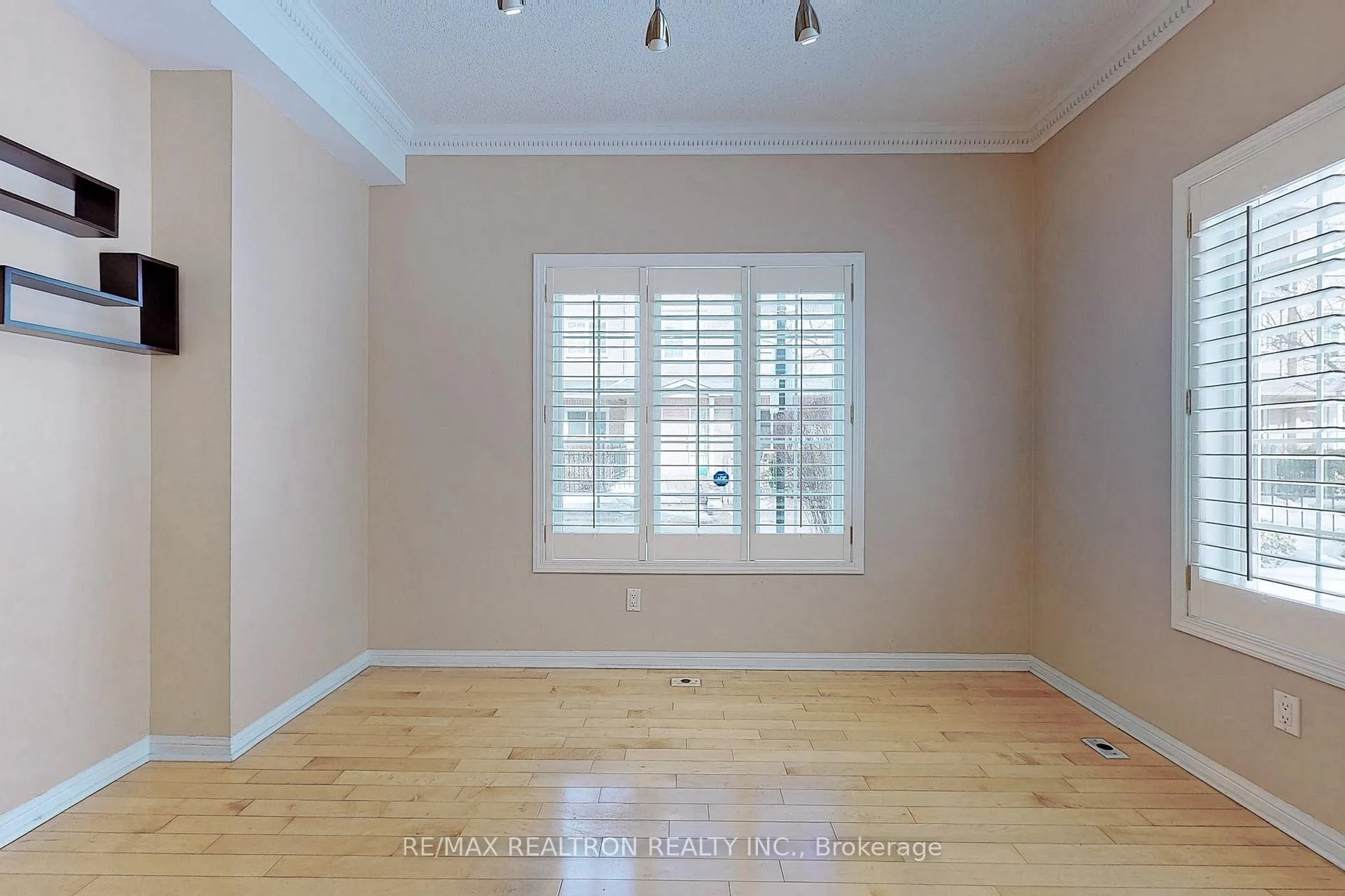 Photo 8 of Unit 7, 2 Cox Boulevard, Markham, Unionville — HOMEH