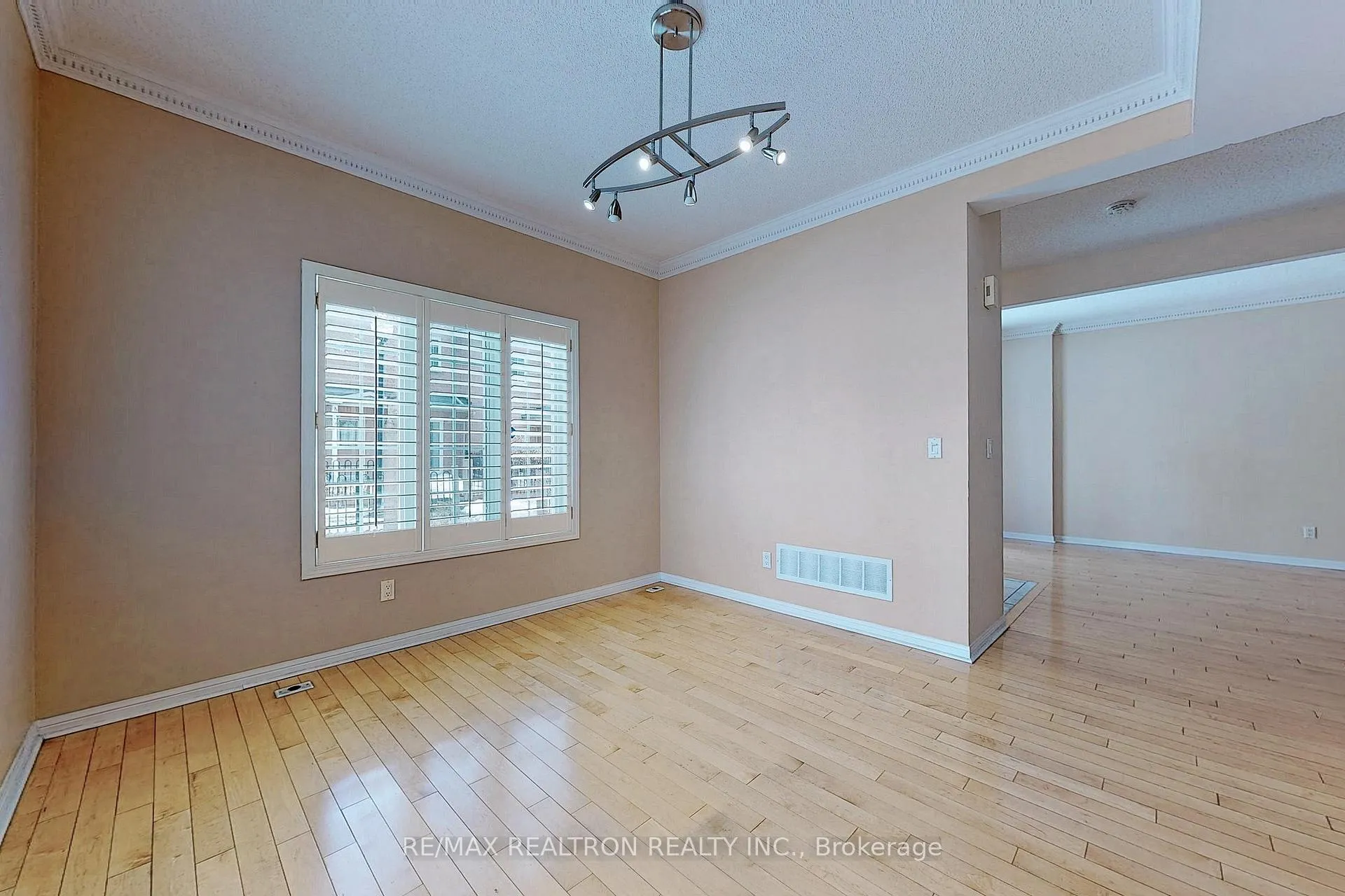 Photo 9 of Unit 7, 2 Cox Boulevard, Markham, Unionville — HOMEH