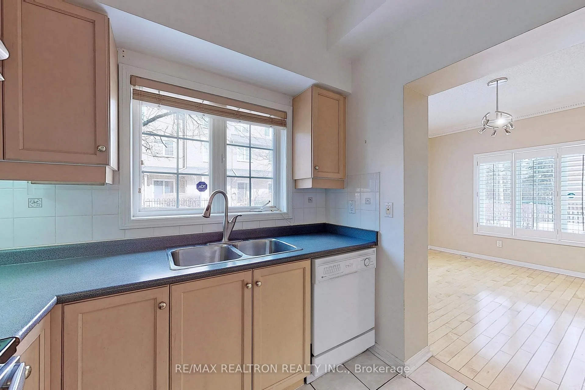 Photo 13 of Unit 7, 2 Cox Boulevard, Markham, Unionville — HOMEH