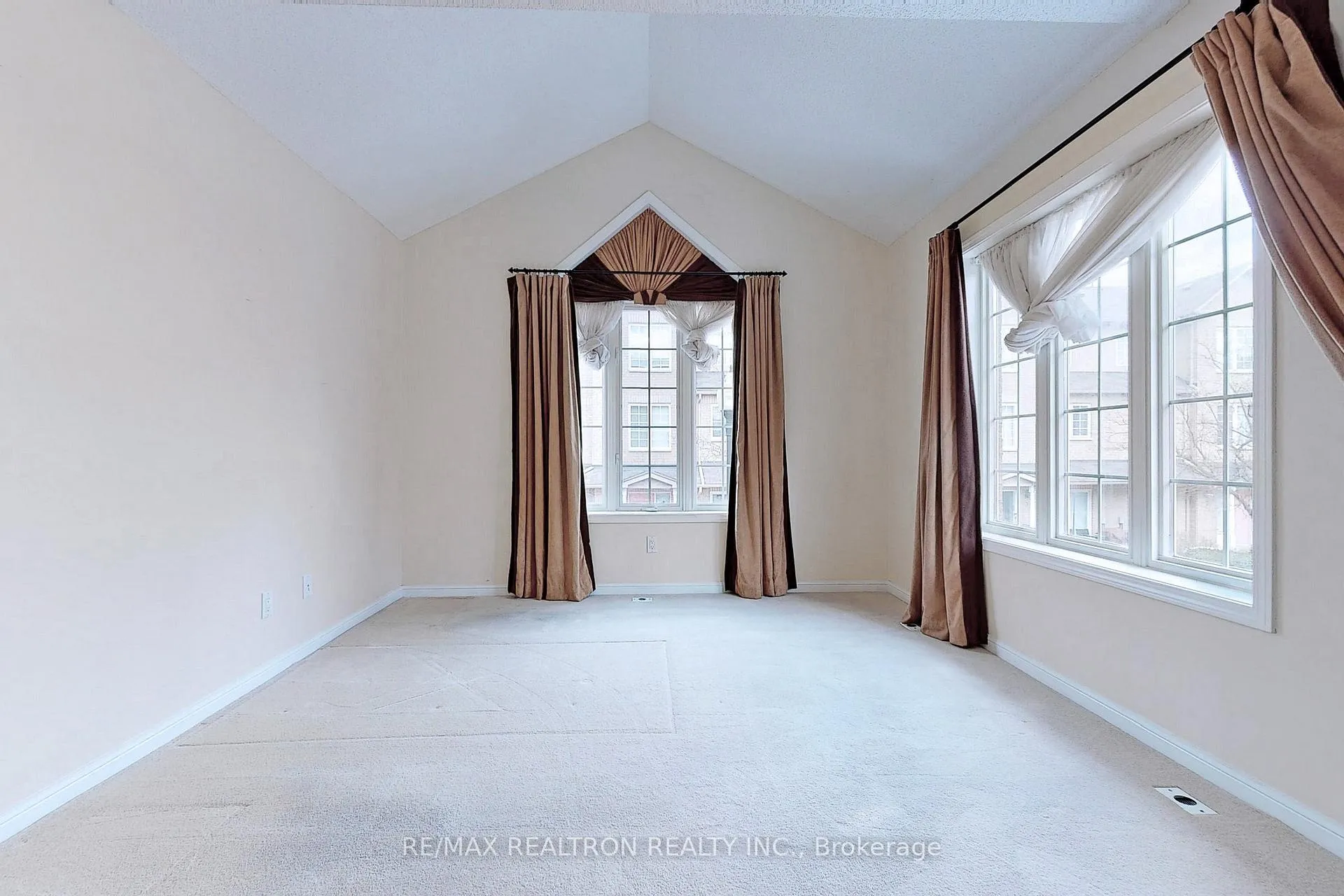 Photo 17 of Unit 7, 2 Cox Boulevard, Markham, Unionville — HOMEH
