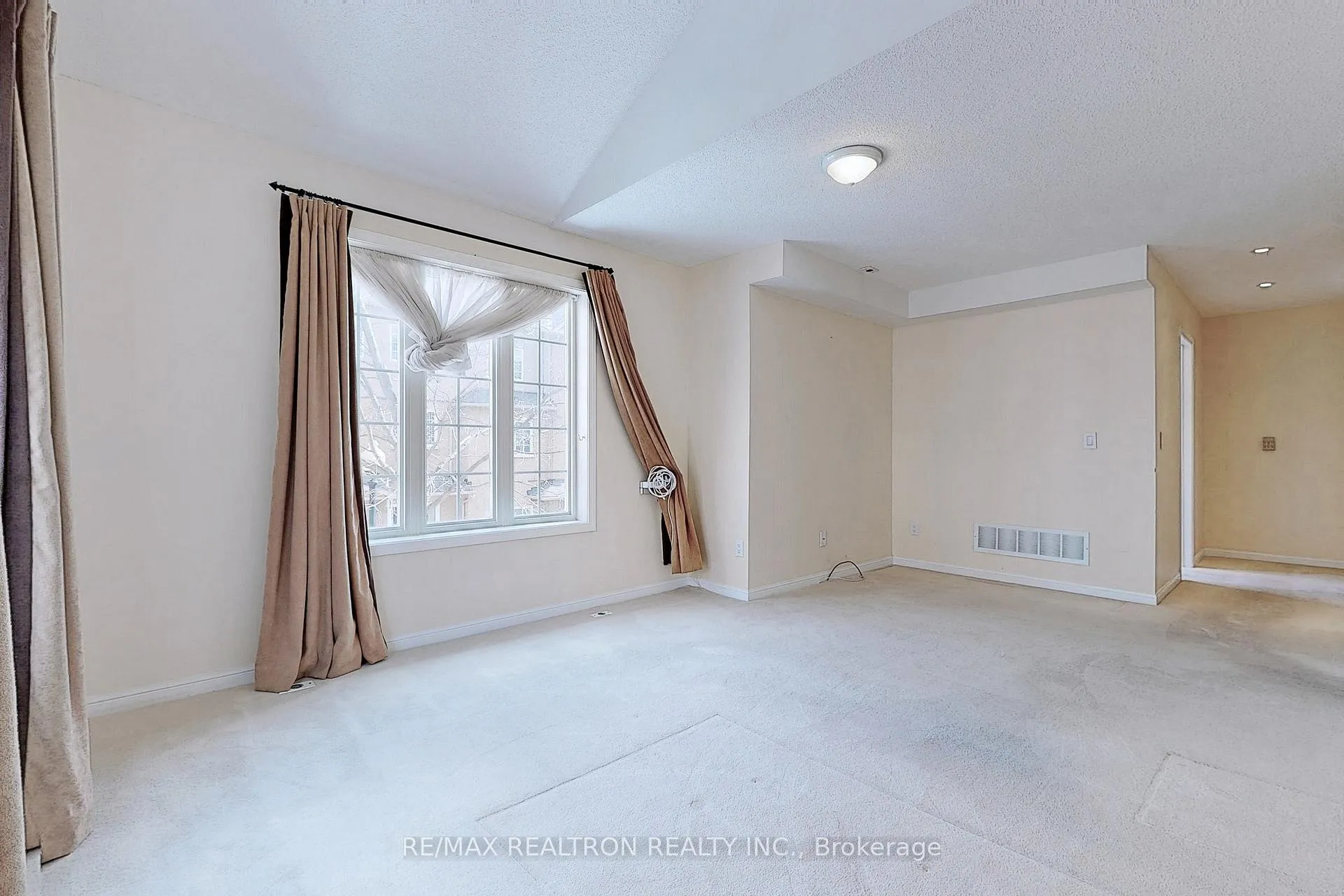 Photo 18 of Unit 7, 2 Cox Boulevard, Markham, Unionville — HOMEH