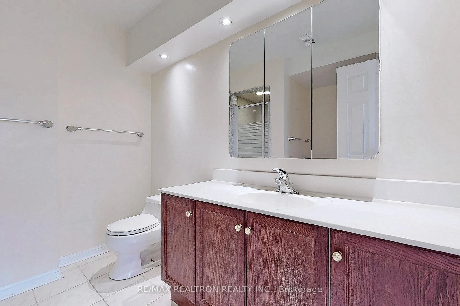 Photo 20 of Unit 7, 2 Cox Boulevard, Markham, Unionville — HOMEH