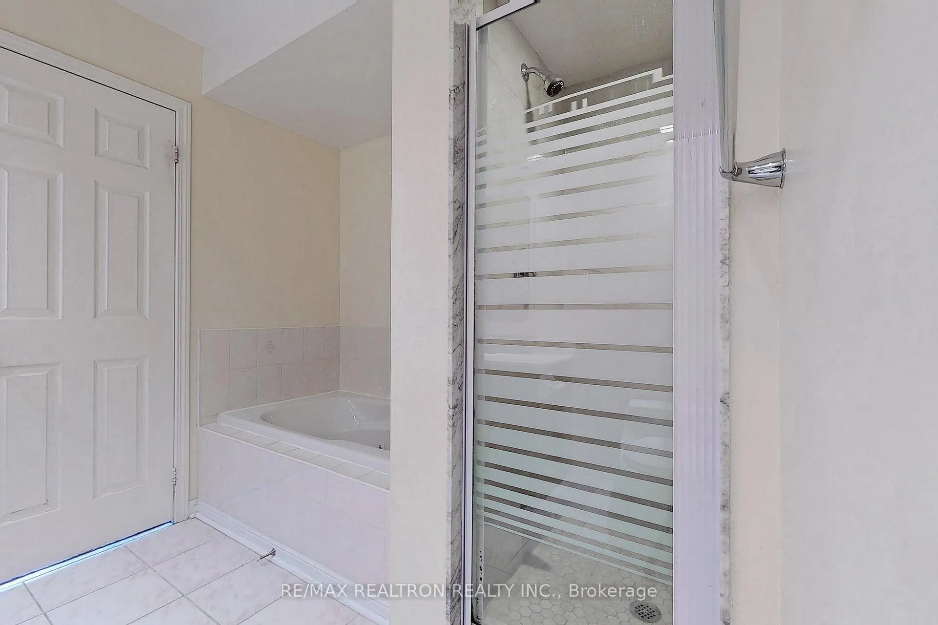 Photo 21 of Unit 7, 2 Cox Boulevard, Markham, Unionville — HOMEH
