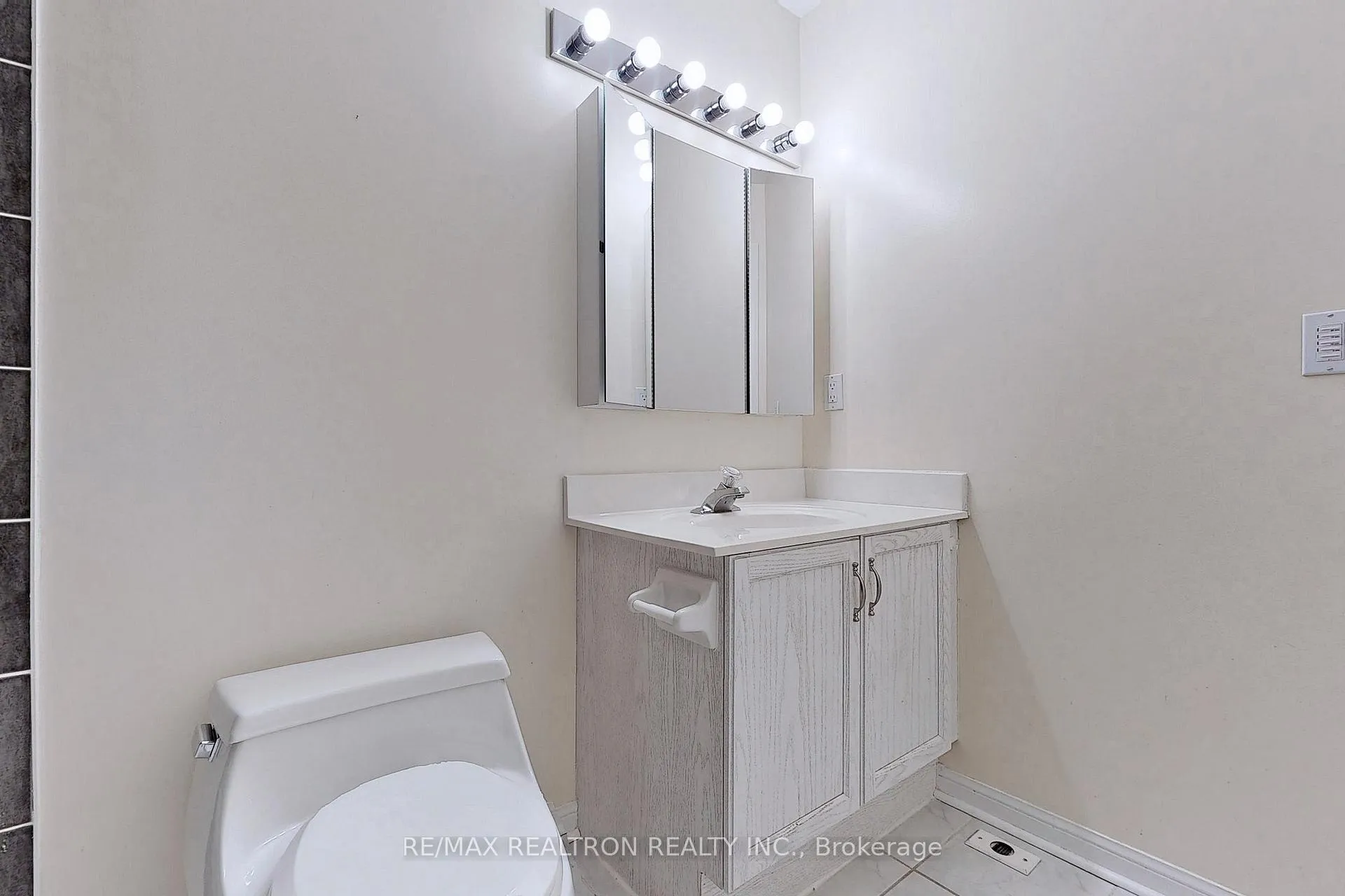 Photo 28 of Unit 7, 2 Cox Boulevard, Markham, Unionville — HOMEH