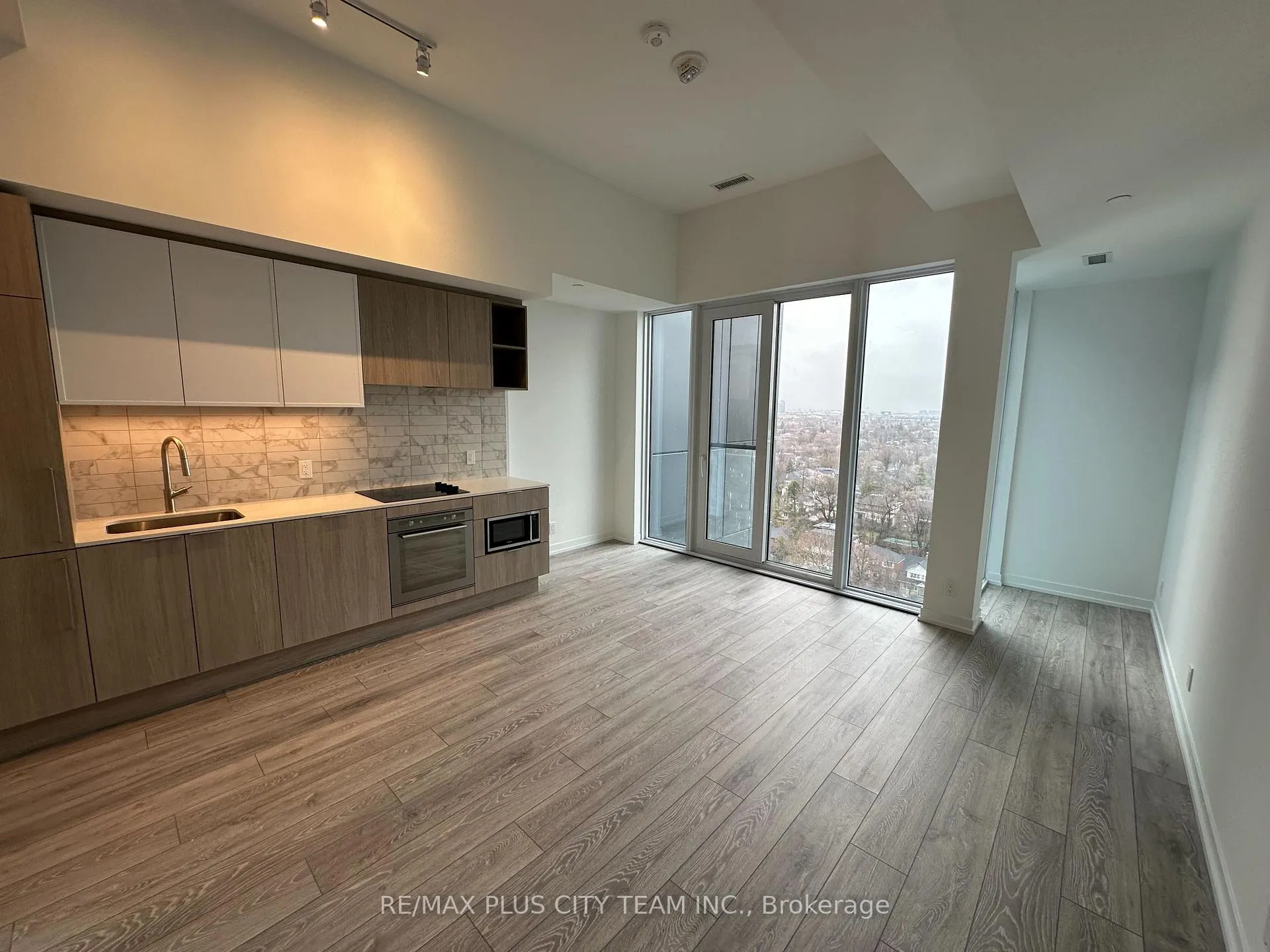 Photo 2 of Unit PH11, 2020 Bathurst Street, Toronto, Humewood-Cedarvale — HOMEH