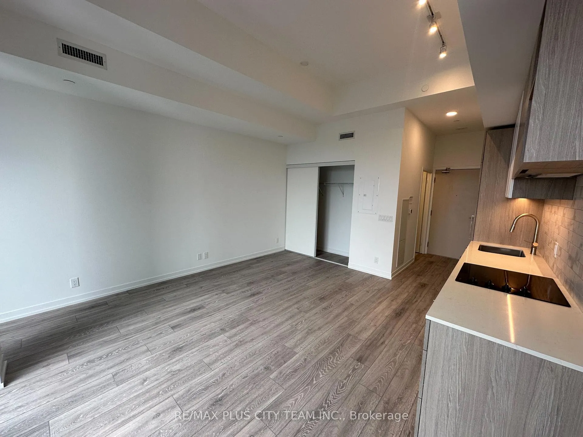 Photo 3 of Unit PH11, 2020 Bathurst Street, Toronto, Humewood-Cedarvale — HOMEH