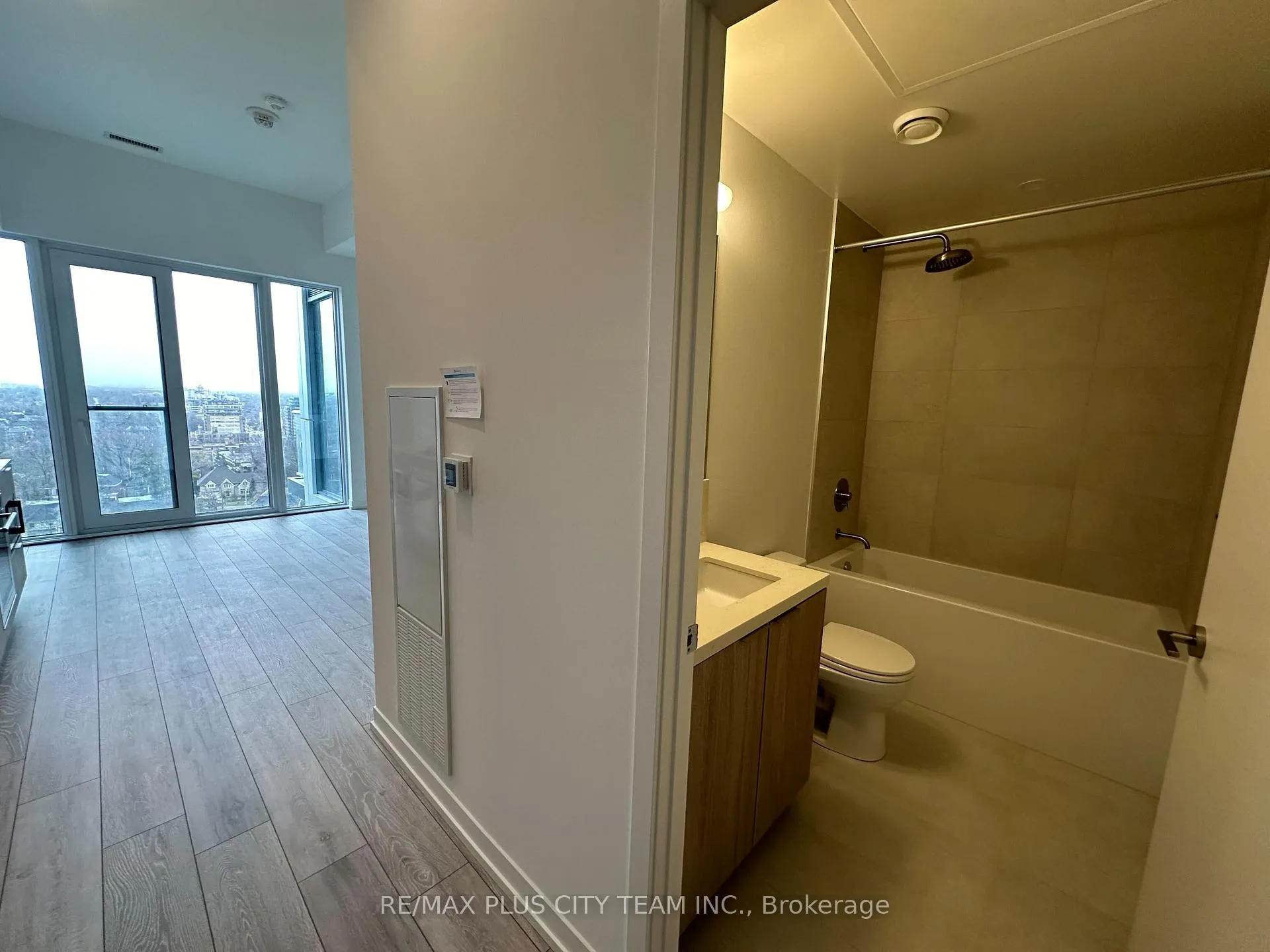 Photo 6 of Unit PH11, 2020 Bathurst Street, Toronto, Humewood-Cedarvale — HOMEH