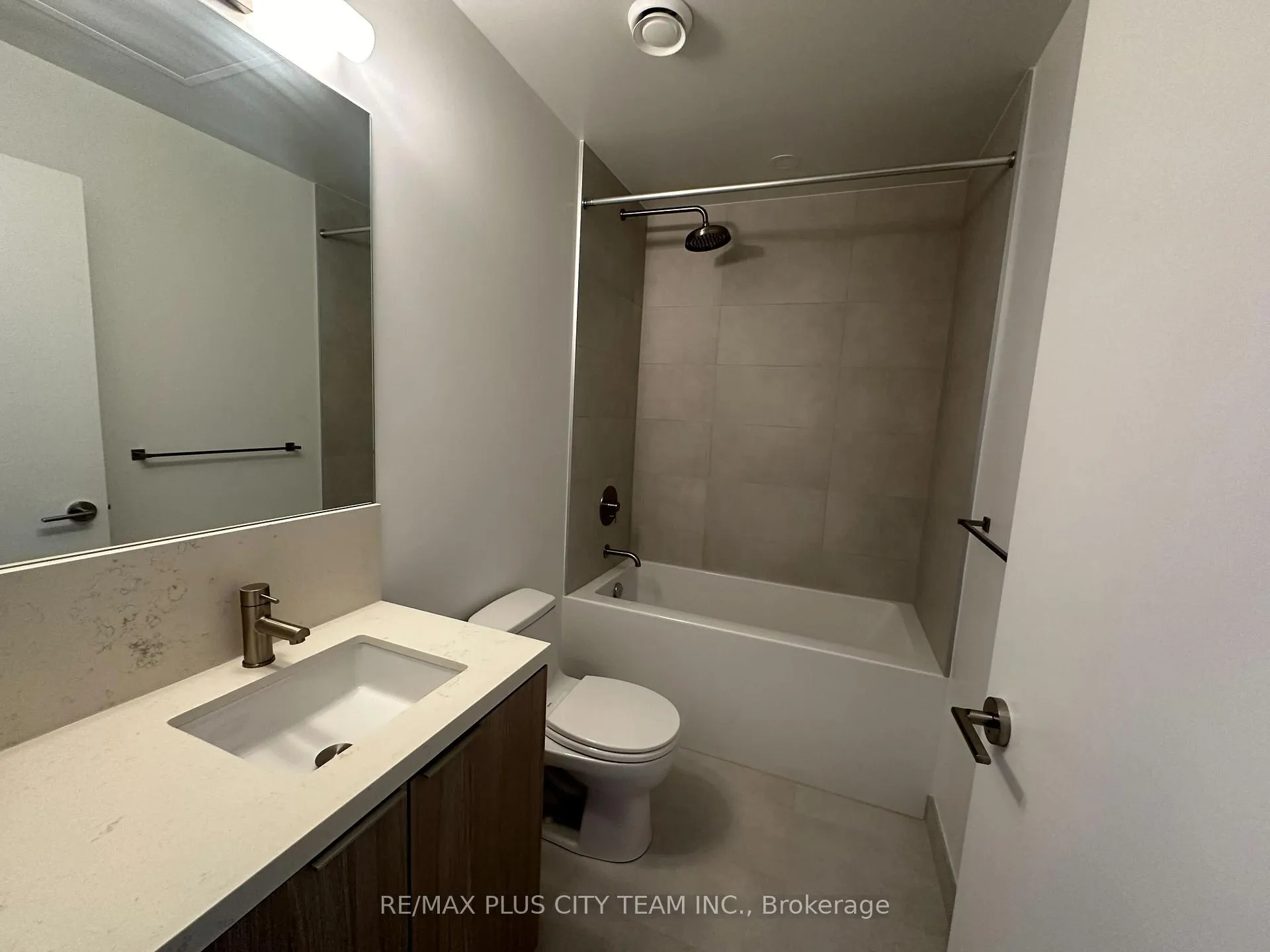 Photo 7 of Unit PH11, 2020 Bathurst Street, Toronto, Humewood-Cedarvale — HOMEH